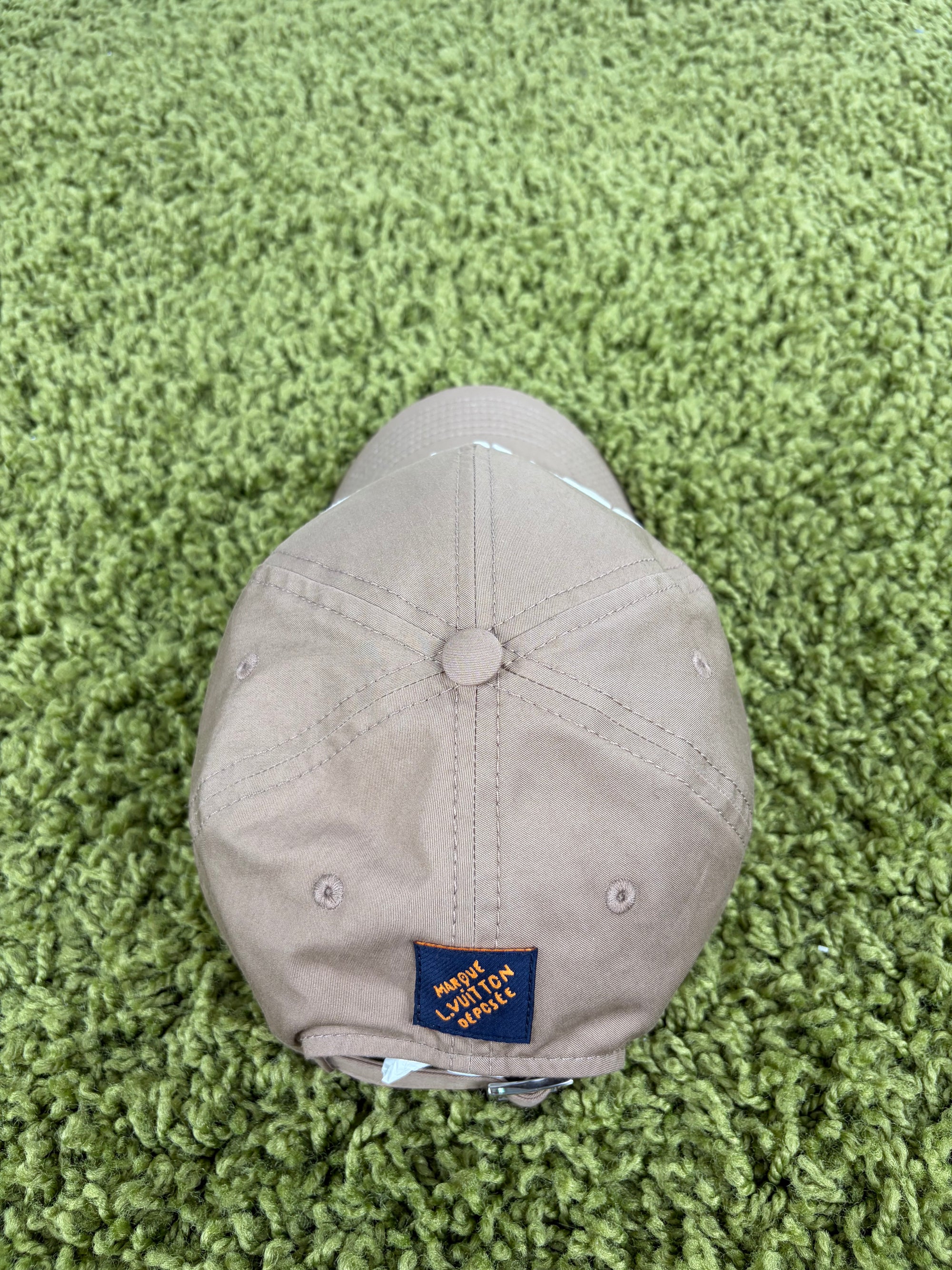 Cappello Louis Vuitton SOO Family month gift guide