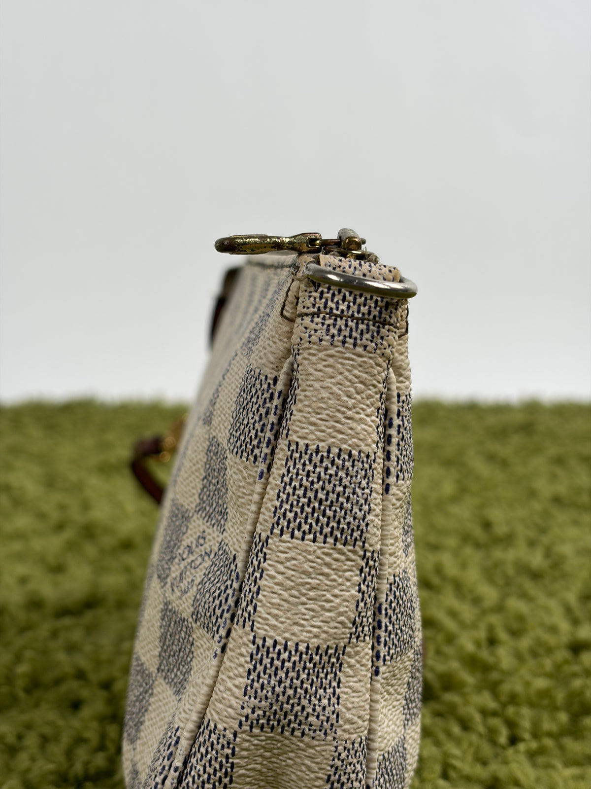 Pochette Accessories Louis Vuitton  in tela Damier Azur Bianca Monogram