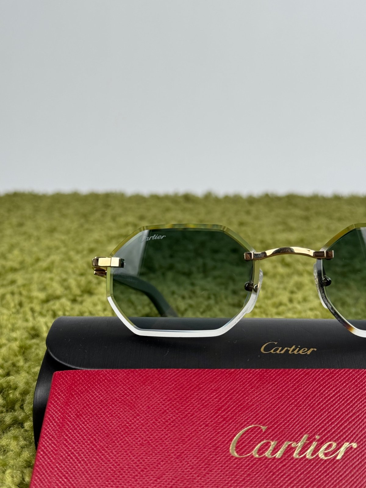 Occhiali da sole Cartier Decor C Allongè con montatura a giorno Verdi - Second Hand Di Fiore