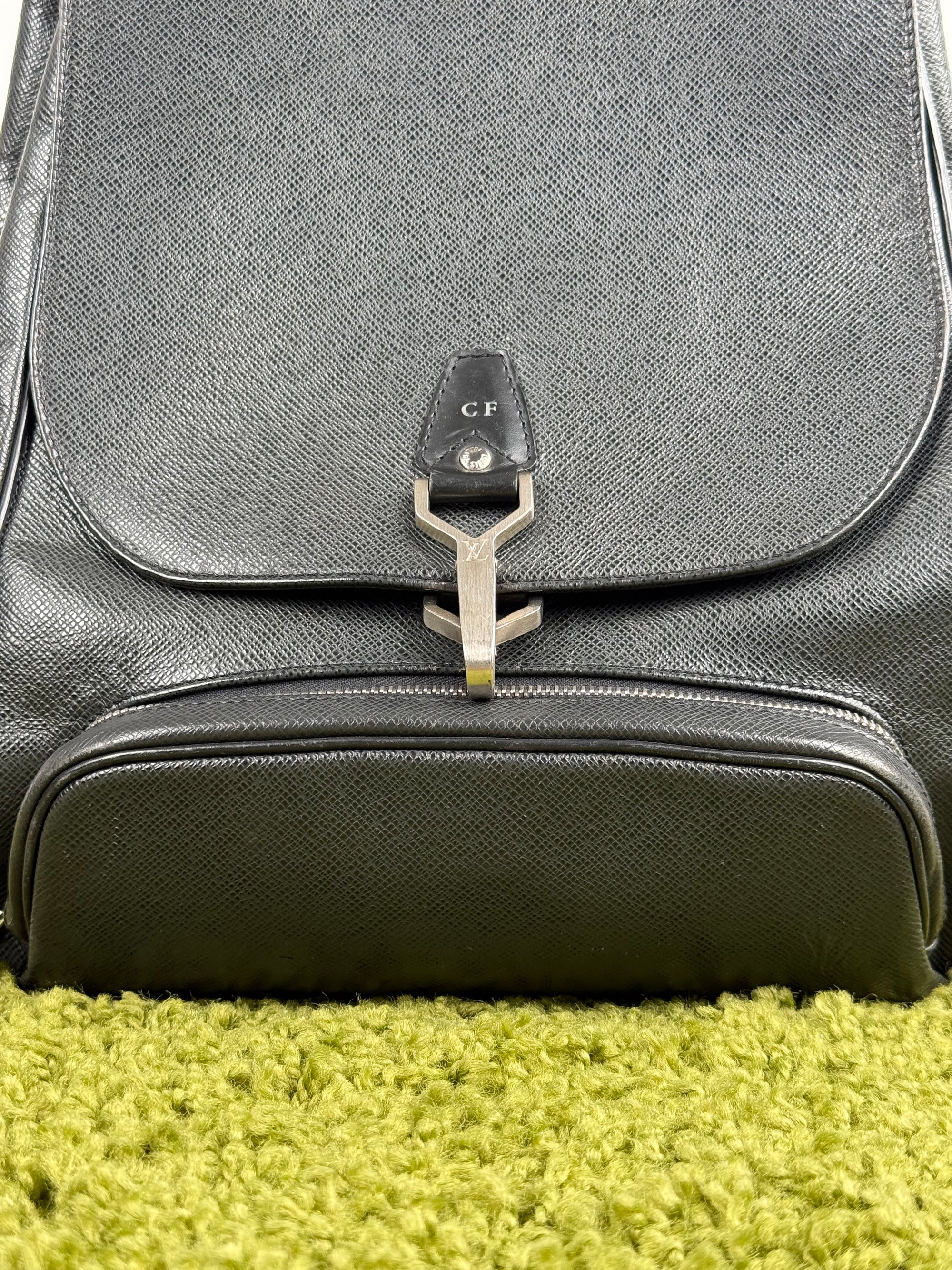 Zaino Cassiar Louis Vuitton in pelle Taiga Nero