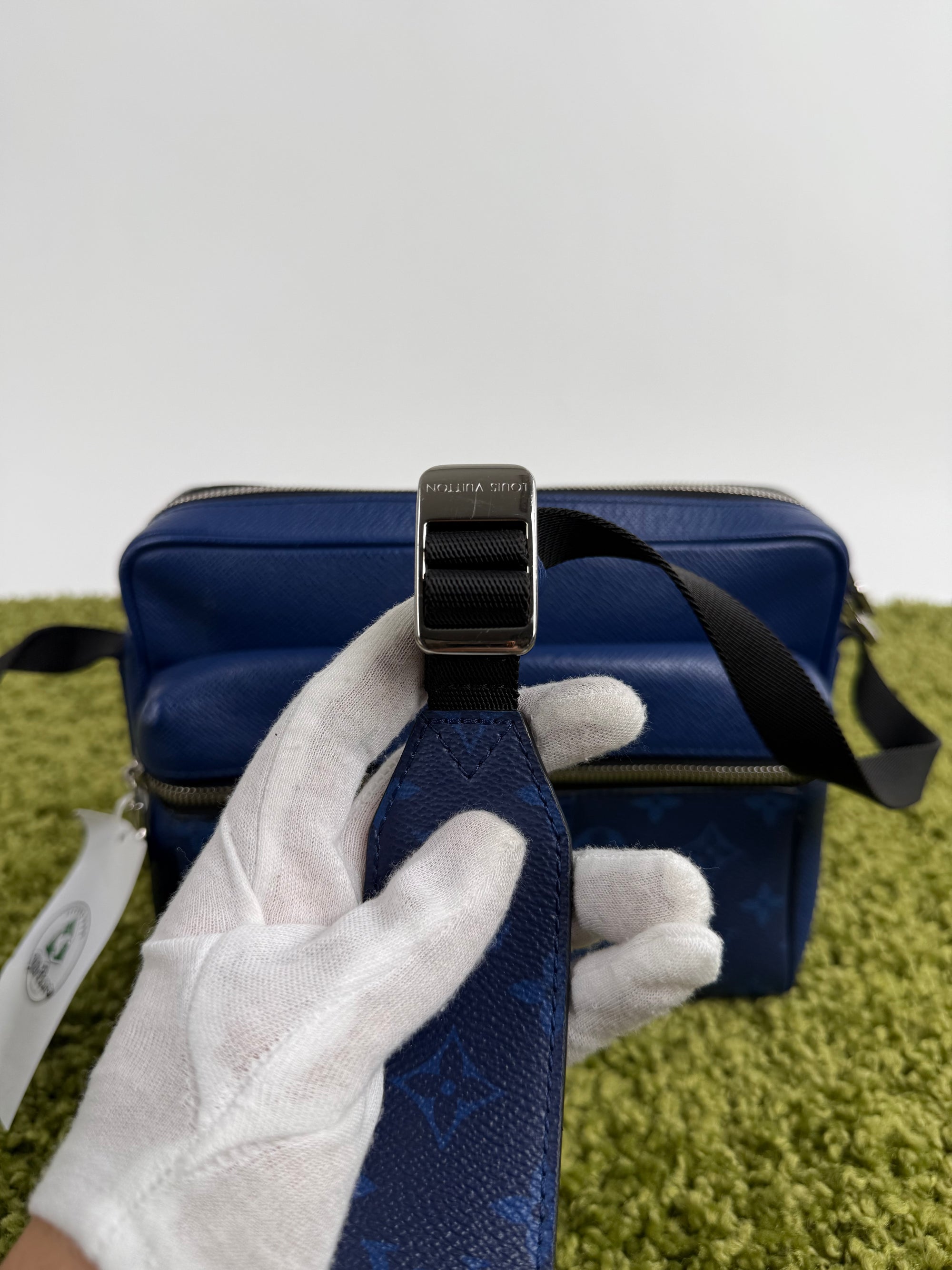 Borsello Outdoor Messenger Louis Vuitton in pelle Blu