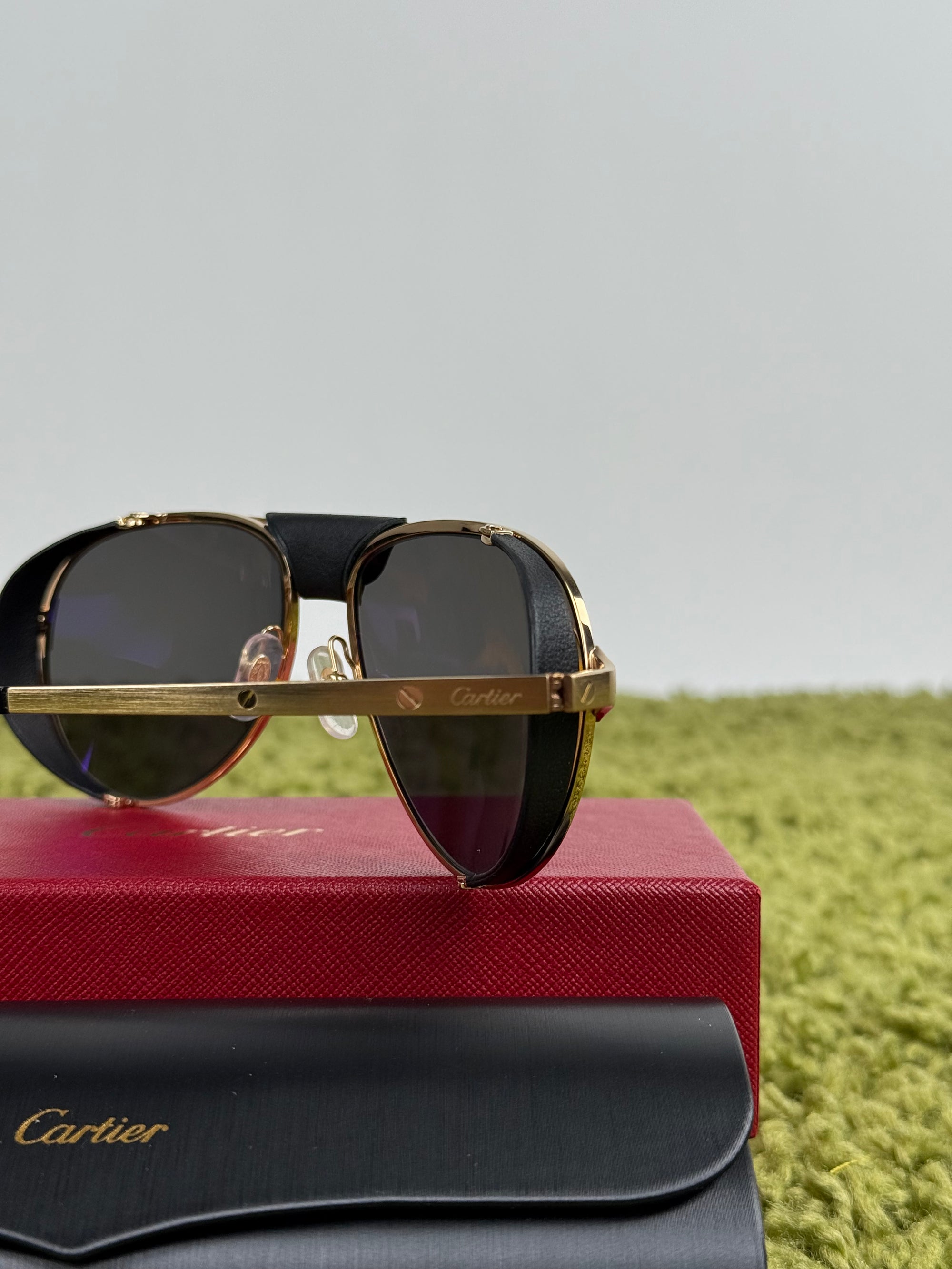Occhiali da sole Cartier CT0296S Con montatura pilot in metallo e aste oro