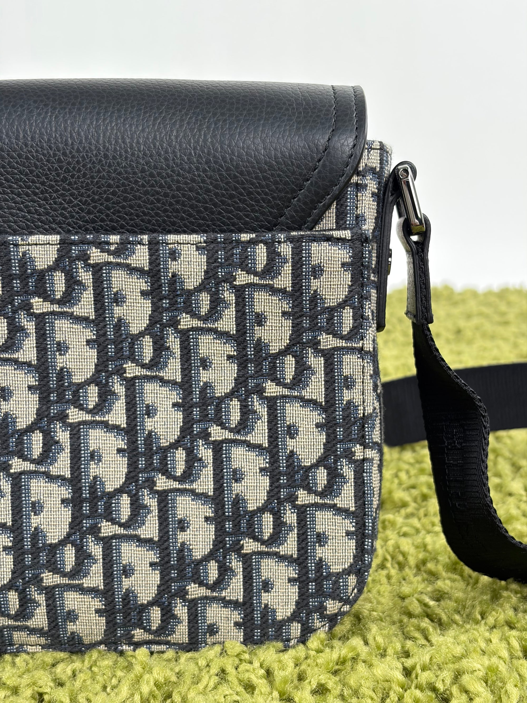 Borsello Dior Monogram blu e grigio