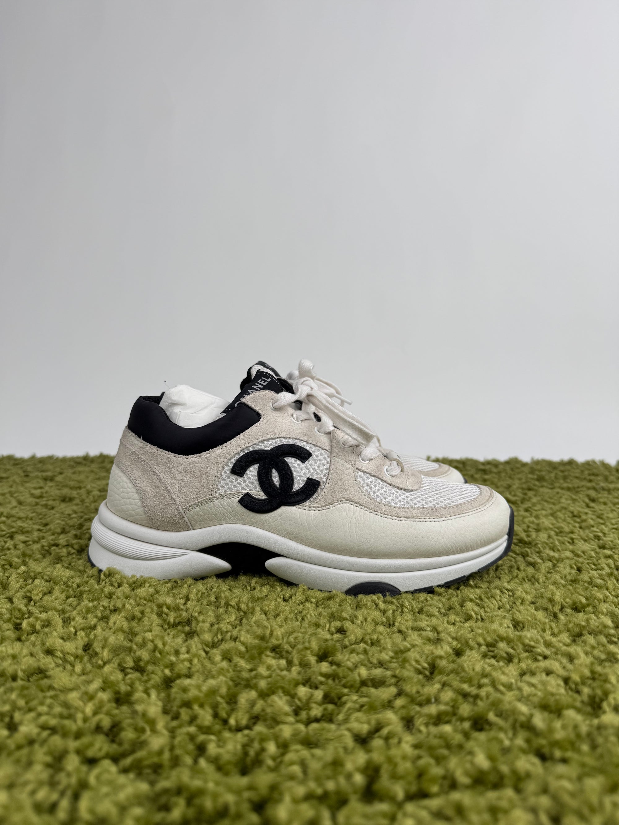 Chanel Low Top Trainer Bianca 37.5