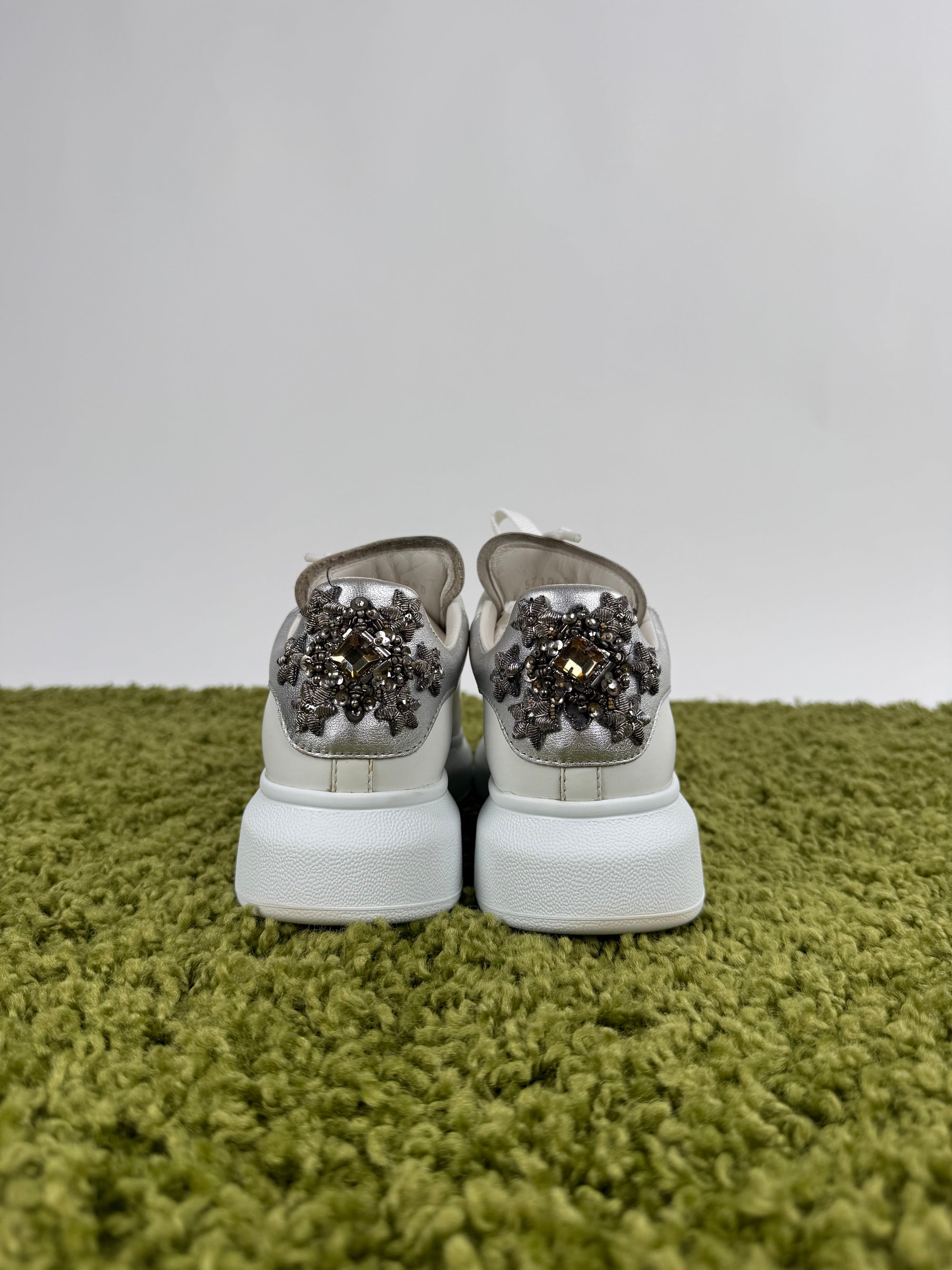 Alexander Mcqueen Sneaker bianca con dettaglio in argento 38.5