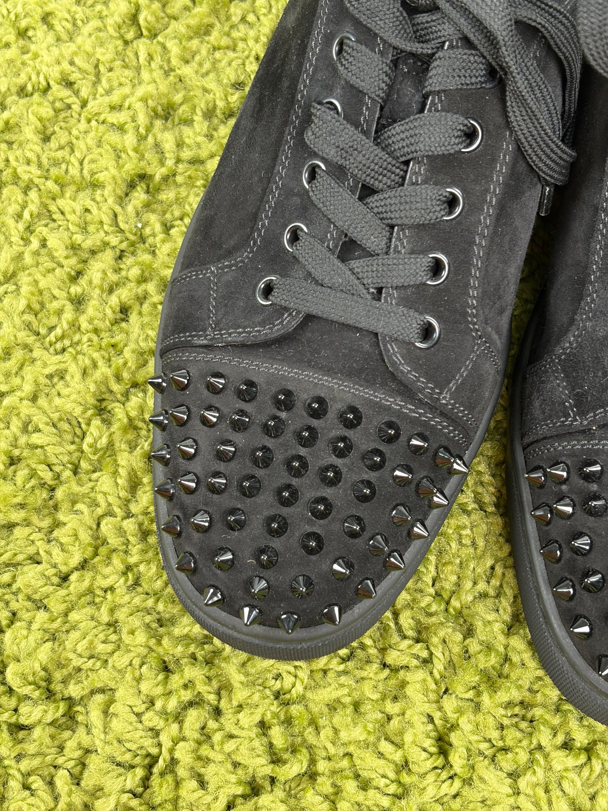 Louboutin Size 42.5 nere