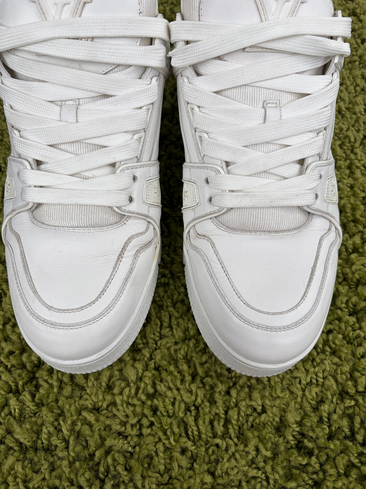 Louis Vuitton Trainer Bianca 8.5