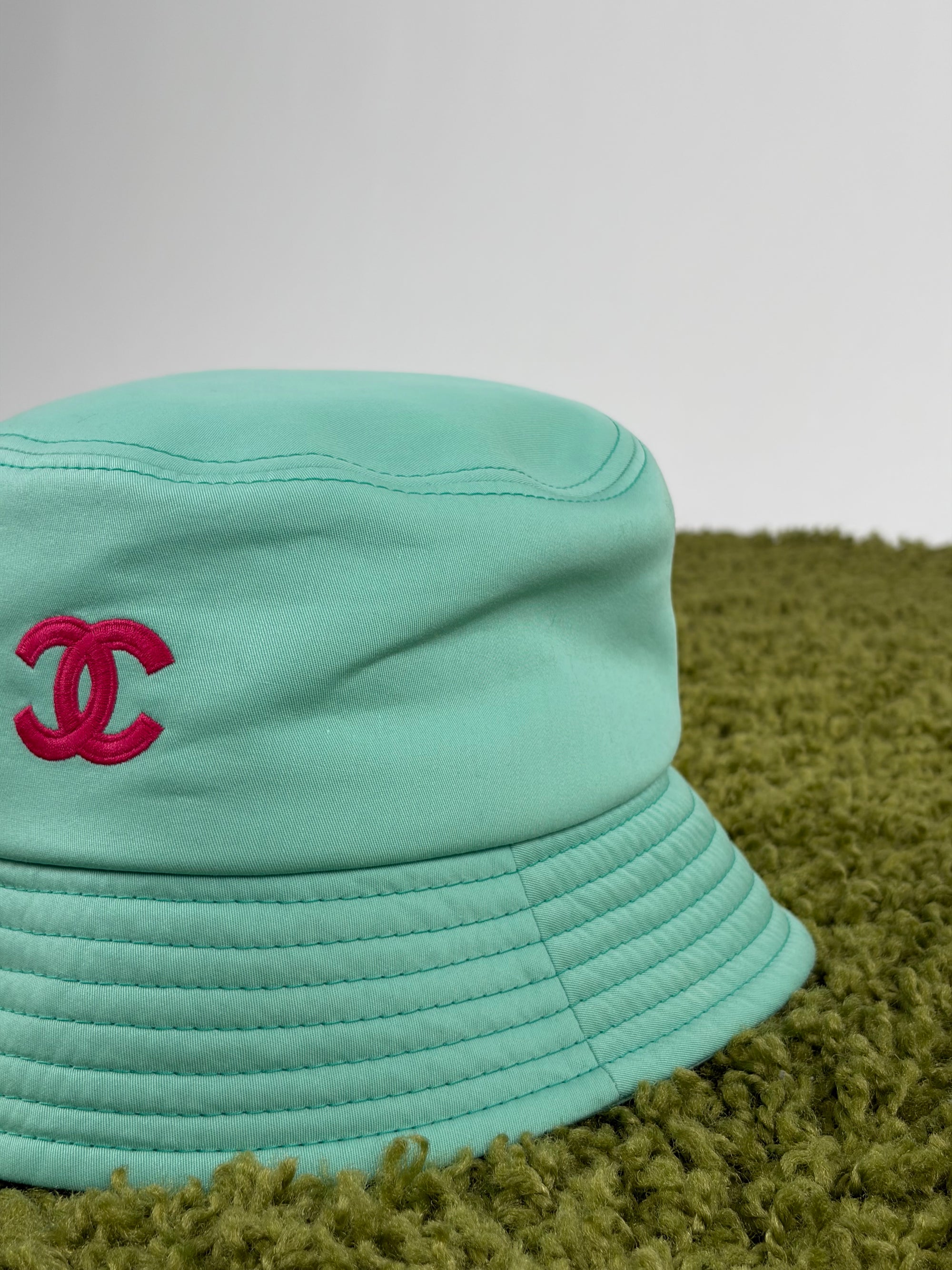 Cappello Chanel verde acqua