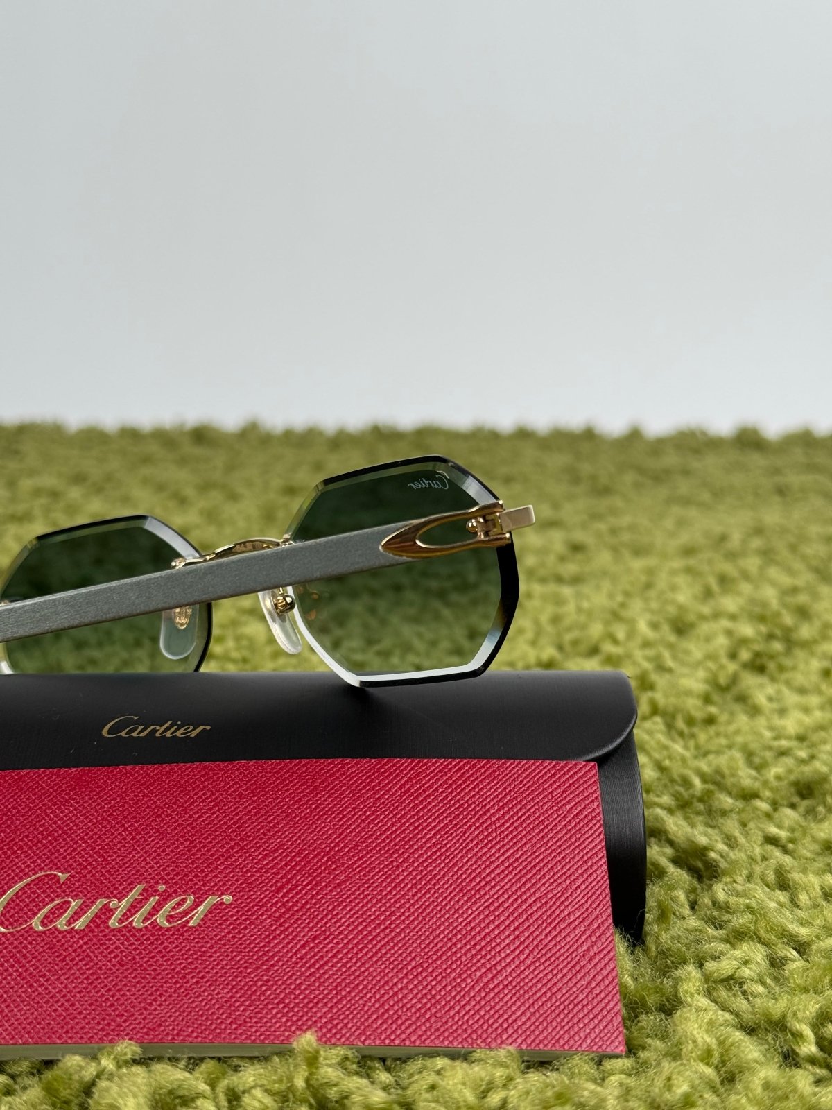 Occhiali da sole Cartier Decor C Allongè con montatura a giorno Verdi - Second Hand Di Fiore