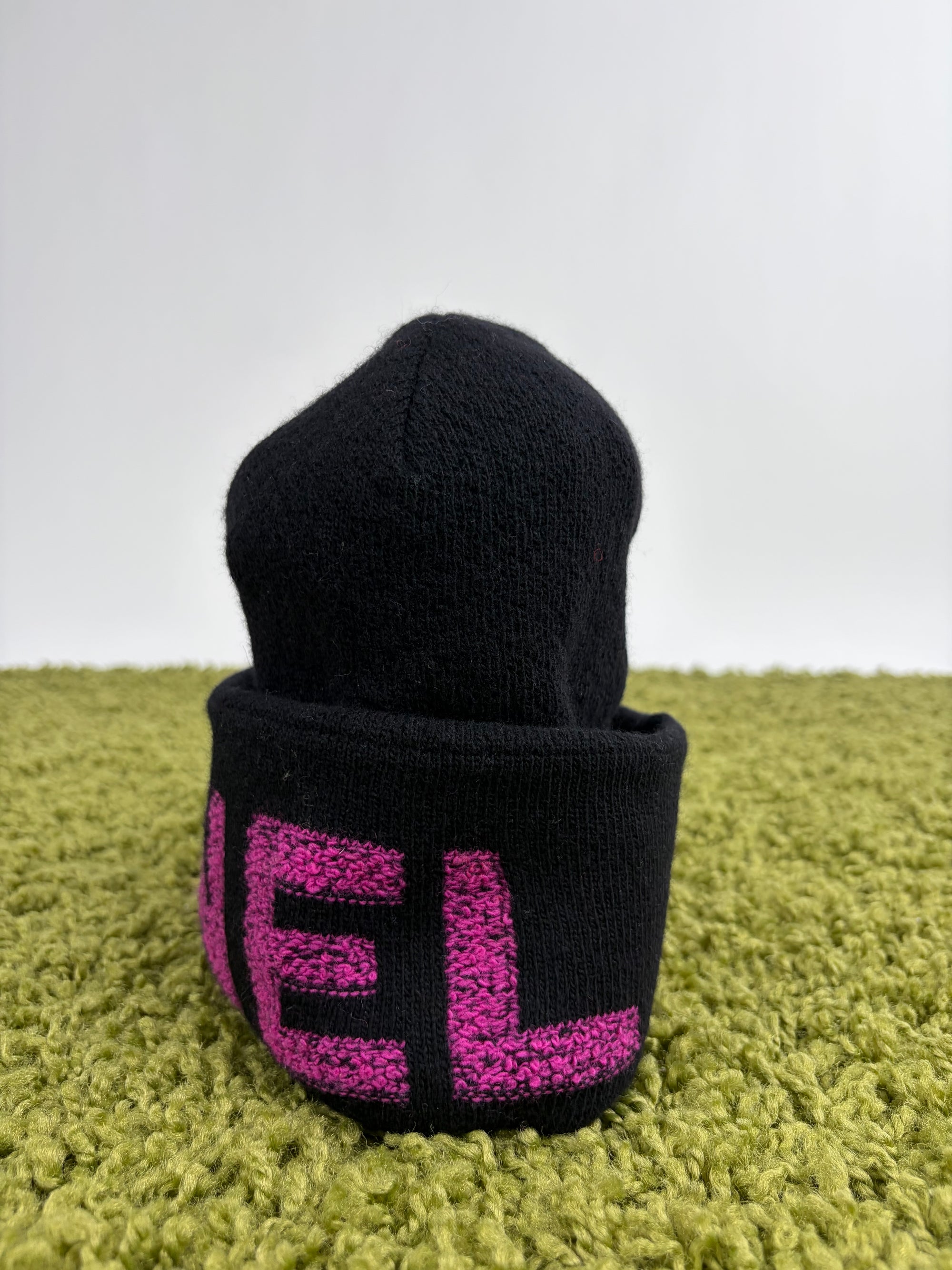 Cappello Chanel nero e fucsia