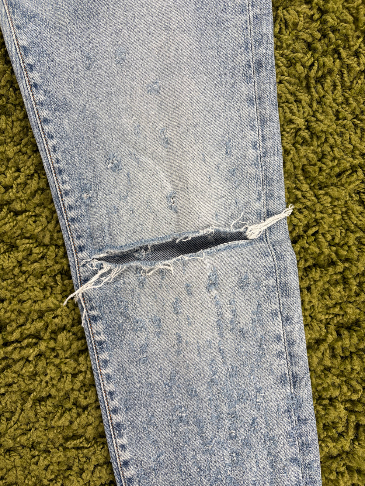 Jeans Amiri Distressed in Denim 30