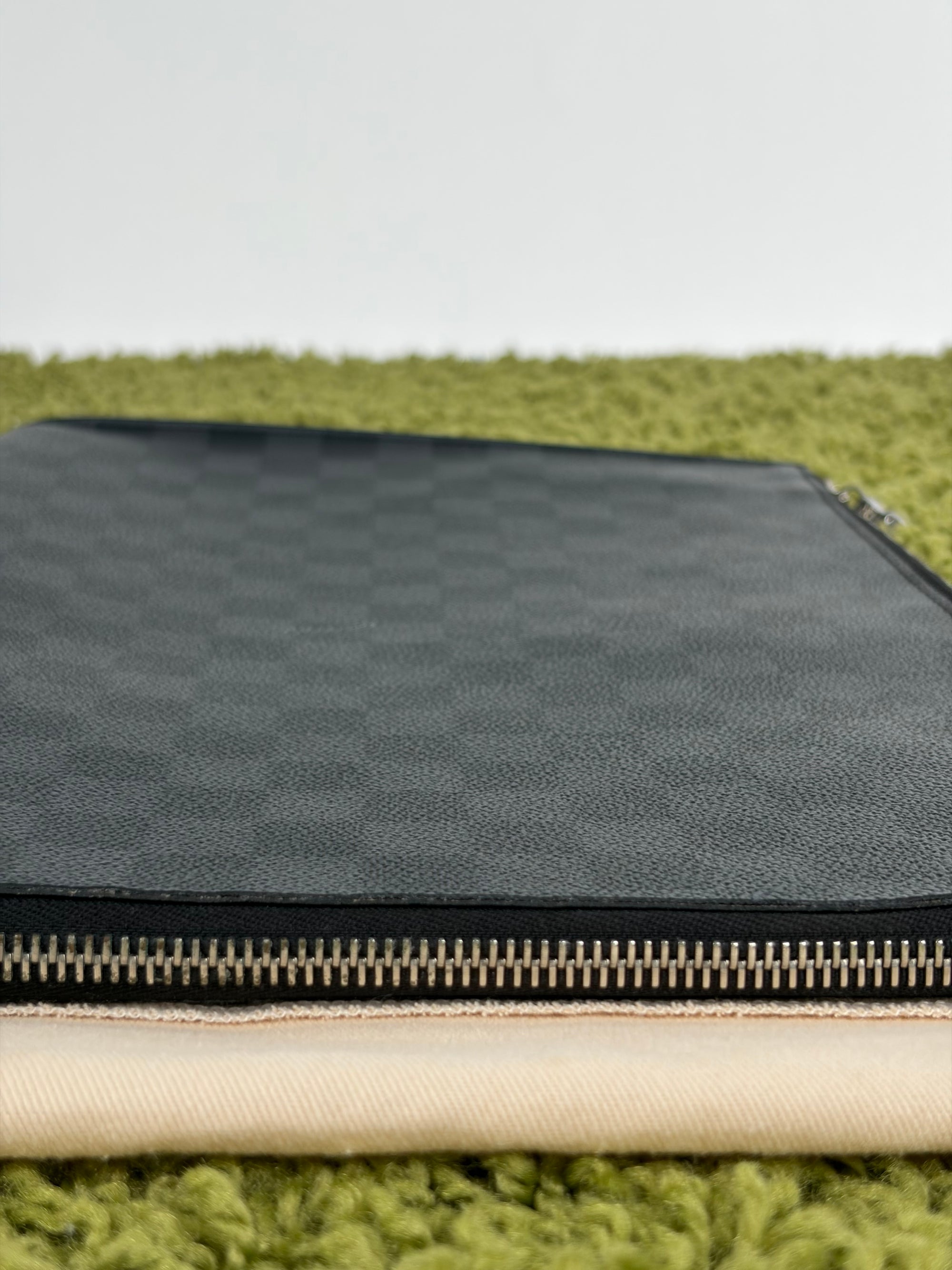 Pochette Louis vuitton voyage nera