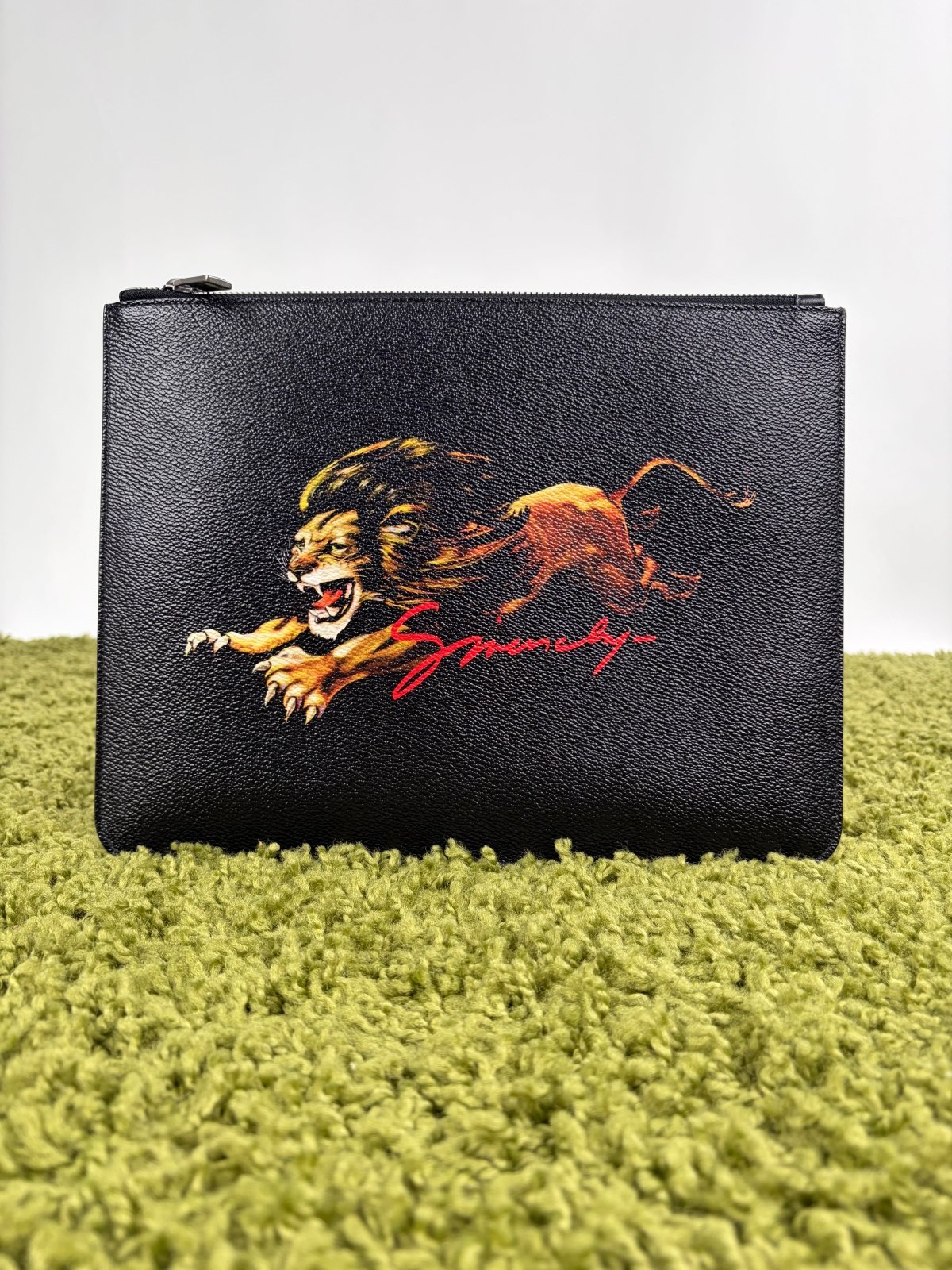 Pochette Givenchy Leo in pelle Nero - Second Hand Di Fiore