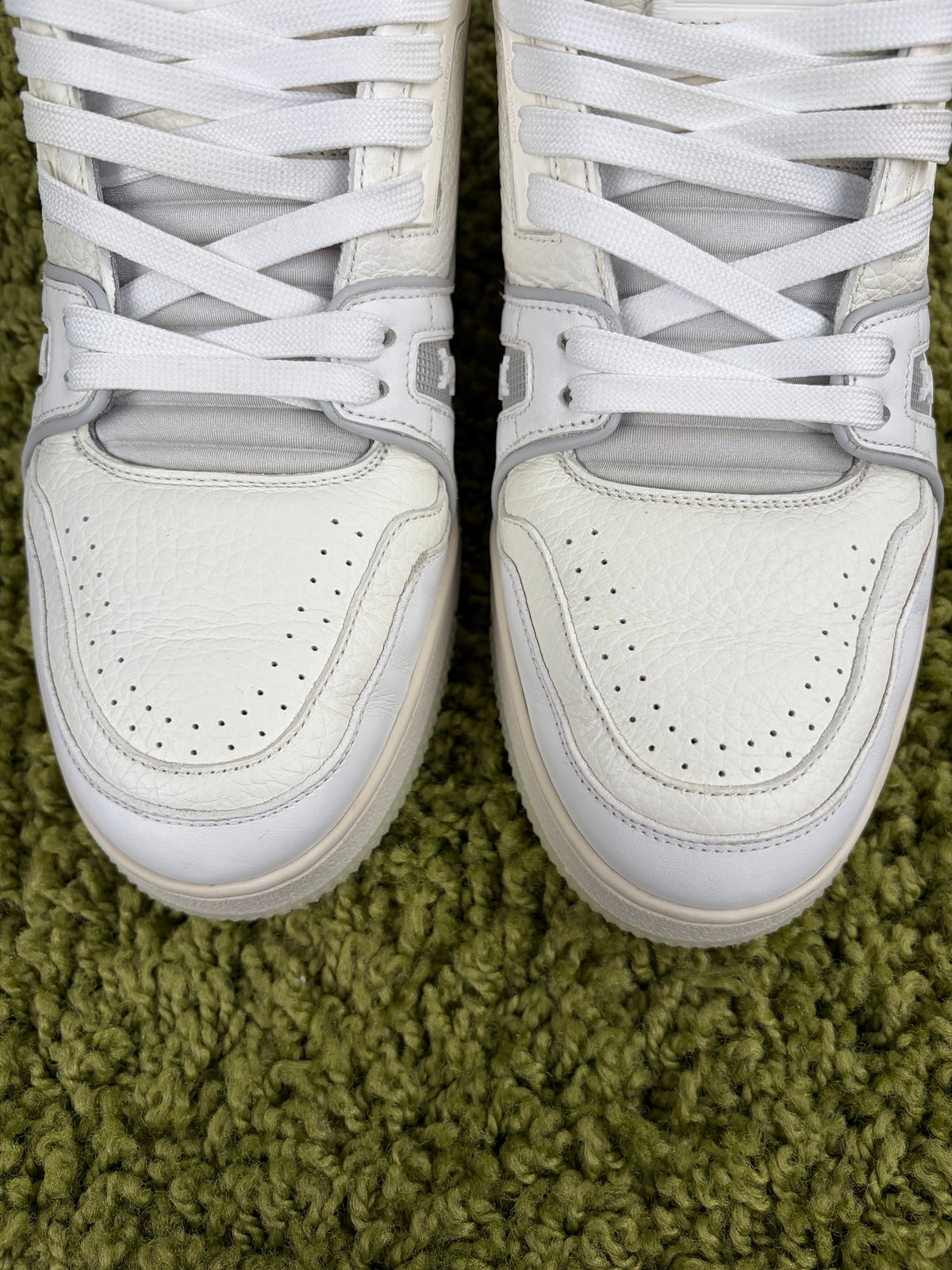 Louis Vuitton Trainer Bianca 7.5