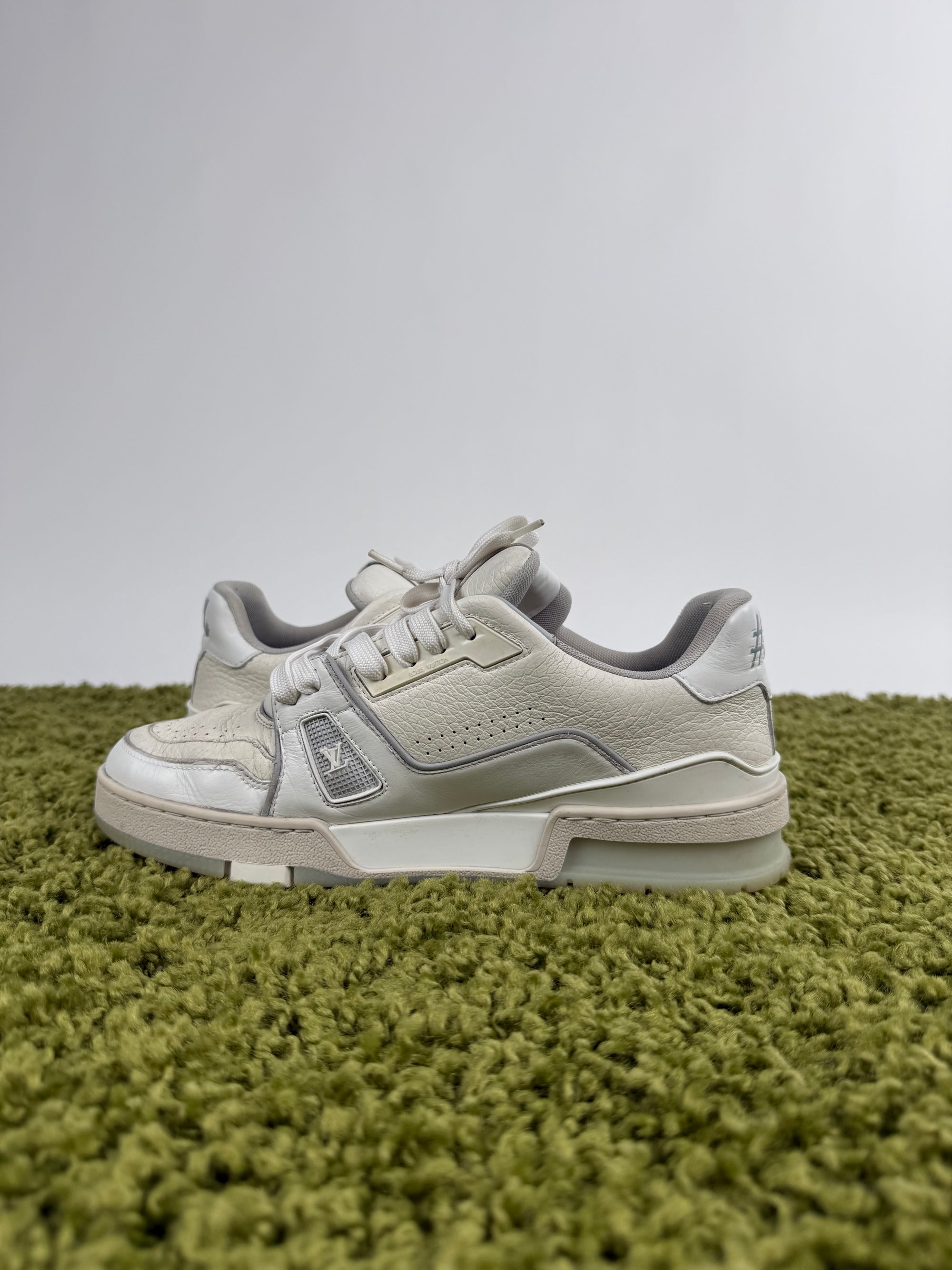 Louis Vuitton Trainer Bianca 6.5