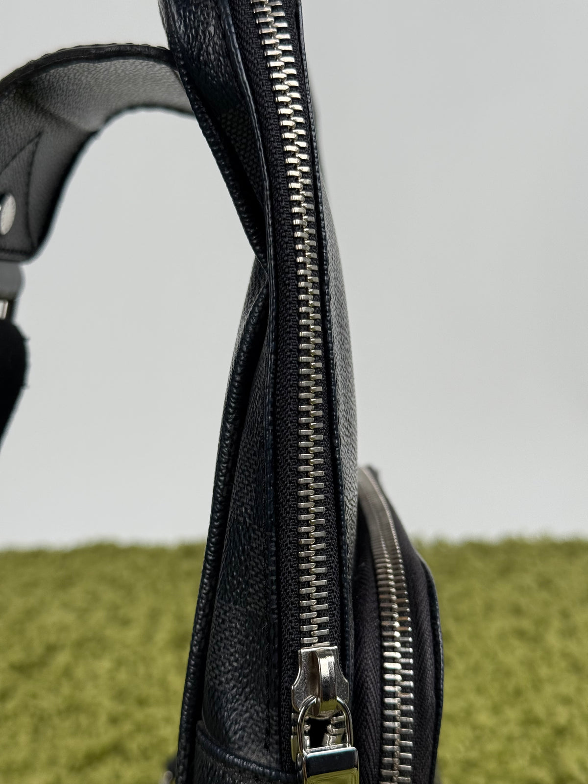Mono spalla Louis Vuitton Avenue Sling Nero