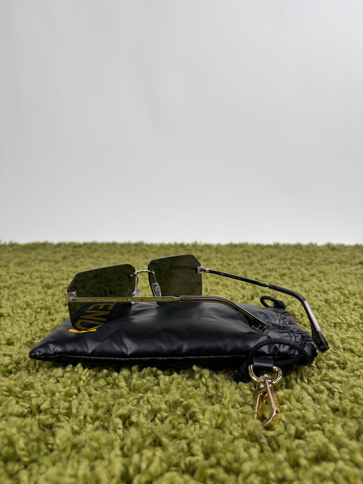 Occhiali da sole gemoetrici Fendi Sky FE40043U Montatura glasant Nero