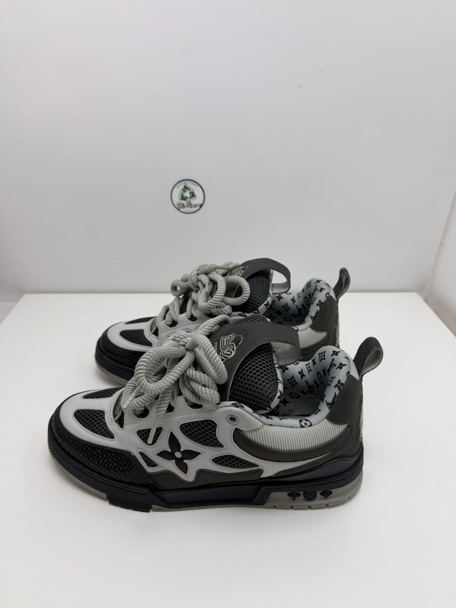 Louis Vuitton skate 7=41 veste 42 grigie e nere