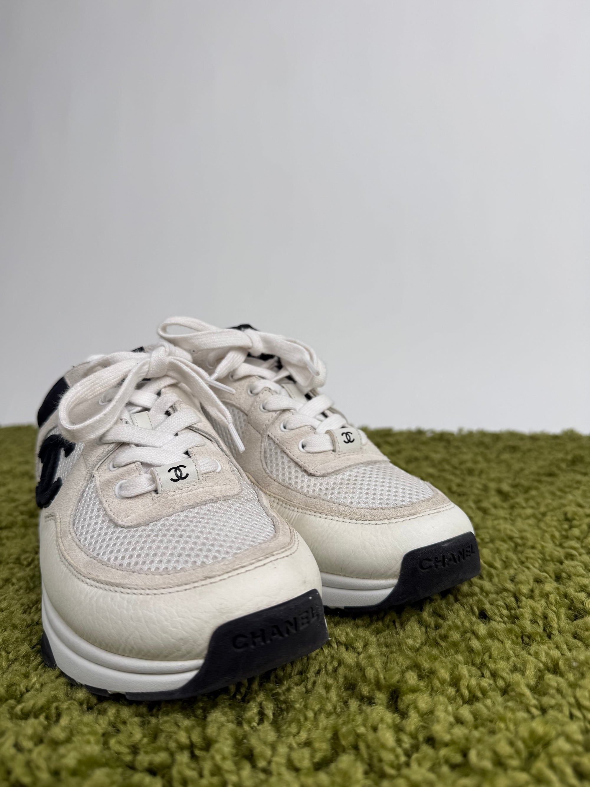 Chanel Low Top Trainer Bianca 37.5