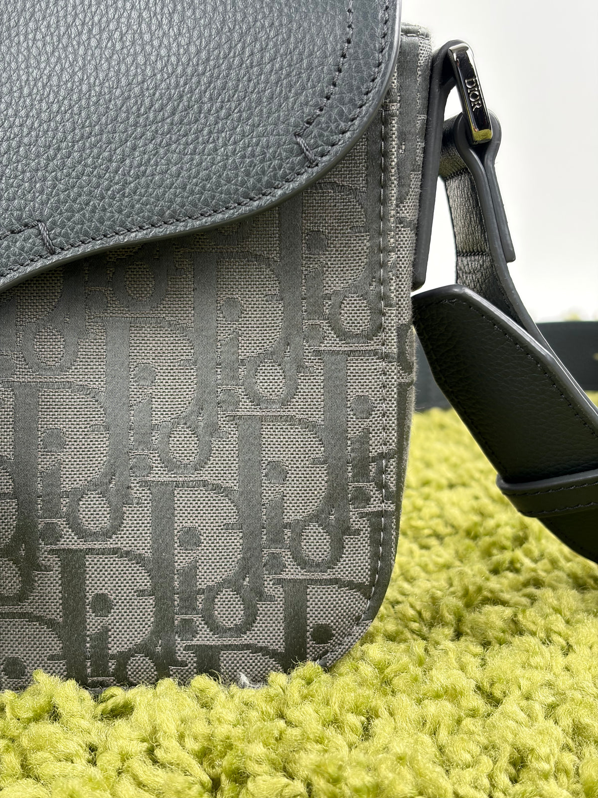 Borsa Christian Dior Saddle con pattina Grigia