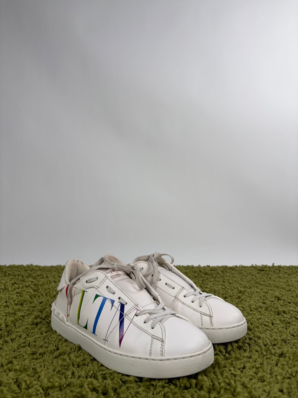 Valentino Rockstud Size 38 bianche e multicolore - Second Hand Di Fiore