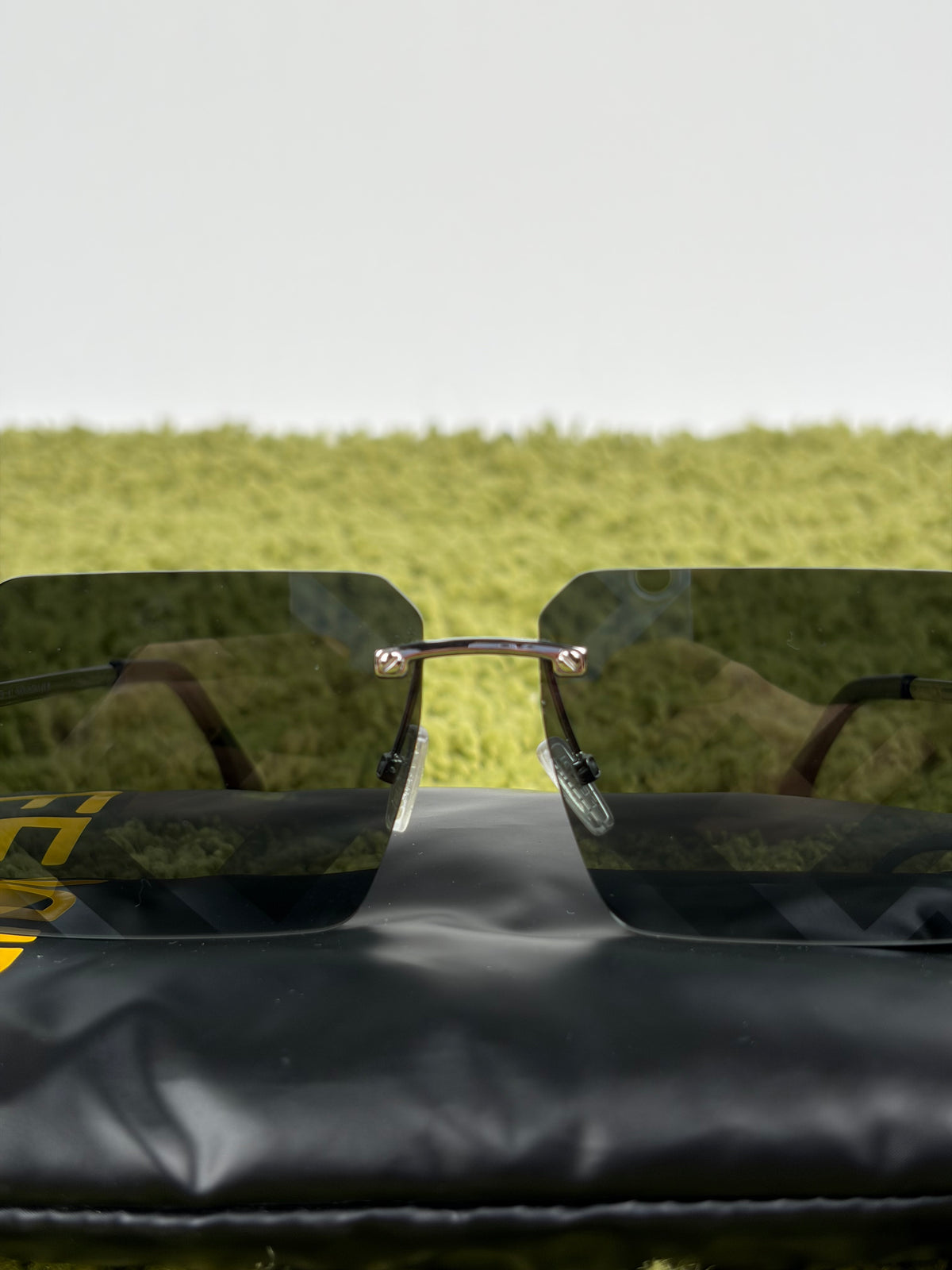 Occhiali da sole gemoetrici Fendi Sky FE40043U Montatura glasant Nero