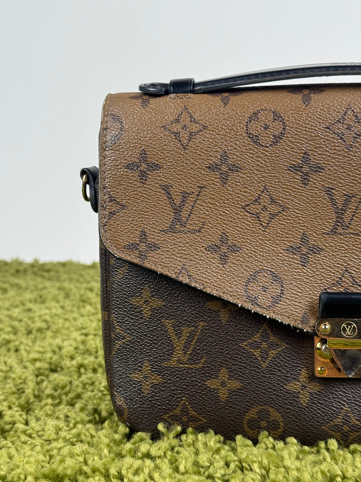 Borsa Louis Vuitton Metis in tela Monogram Reverse Marrone