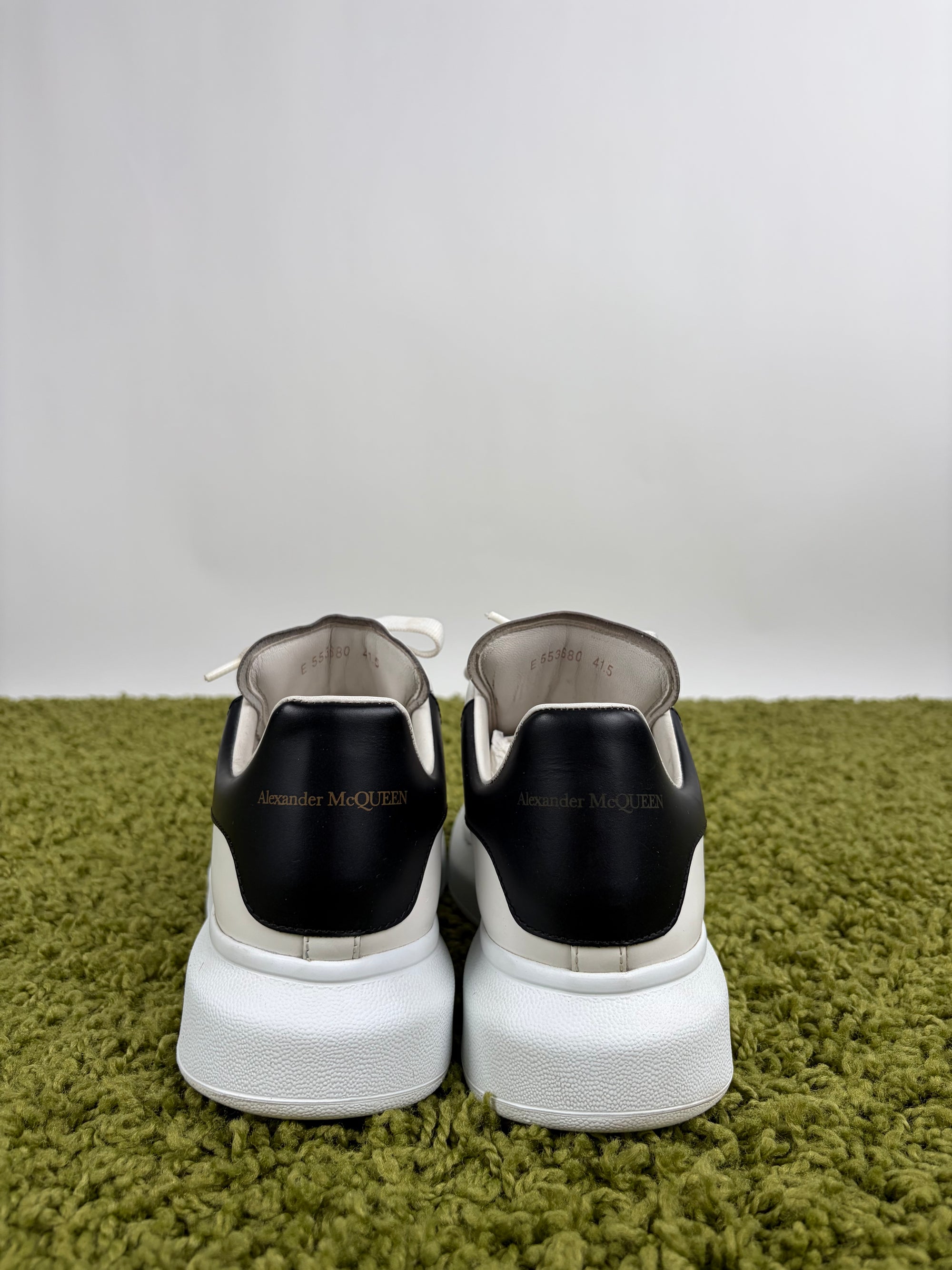 Mcqueen Size 41.5 bianche e nere