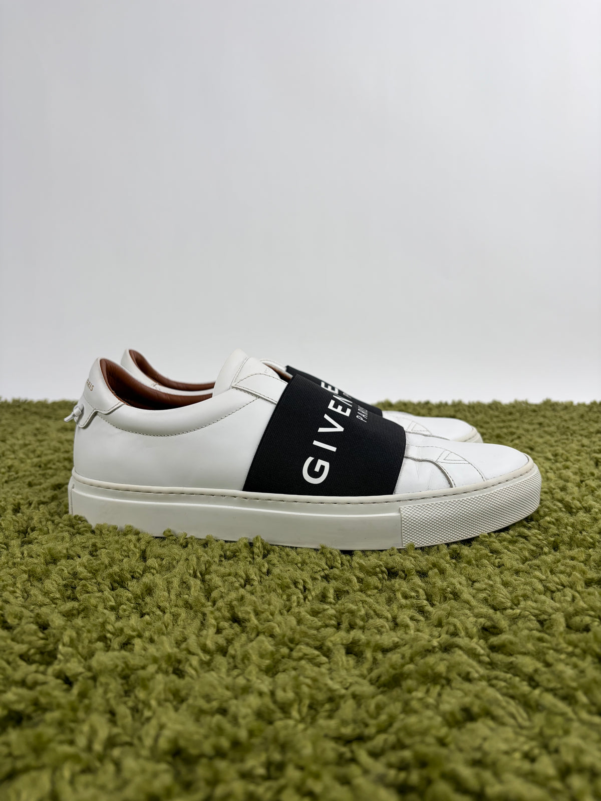 Givenchy Urban Street Bianca 41