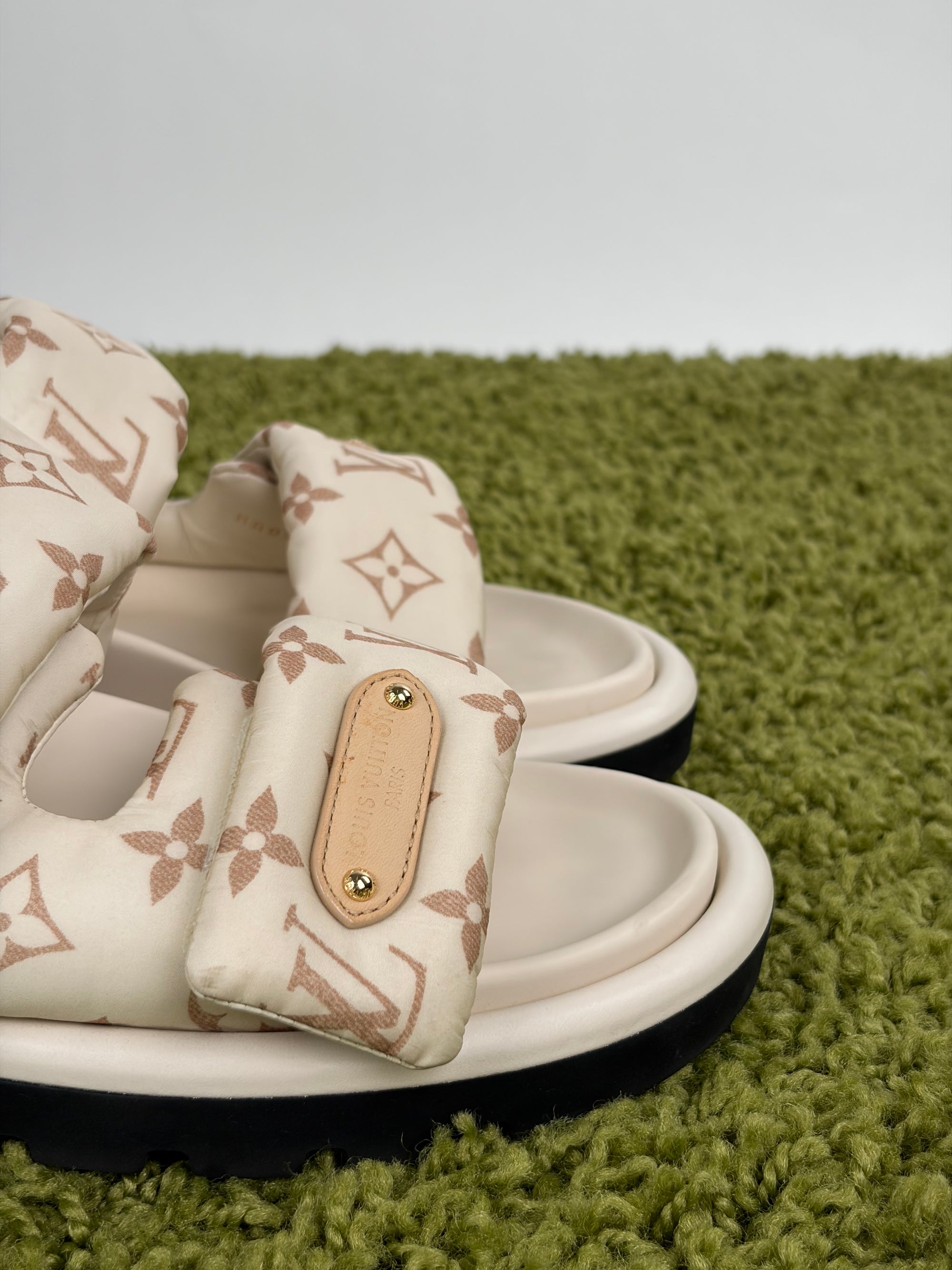 Sandali Louis Vuitton Size 39 beige