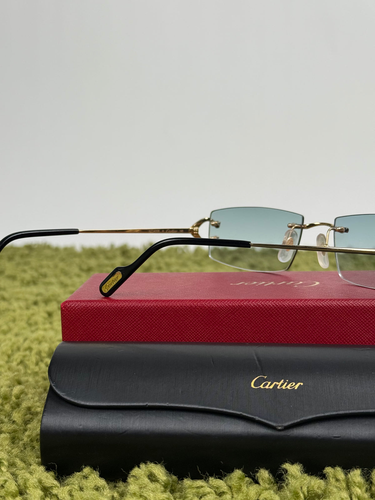 Occhiali da sole Cartier con aste oro