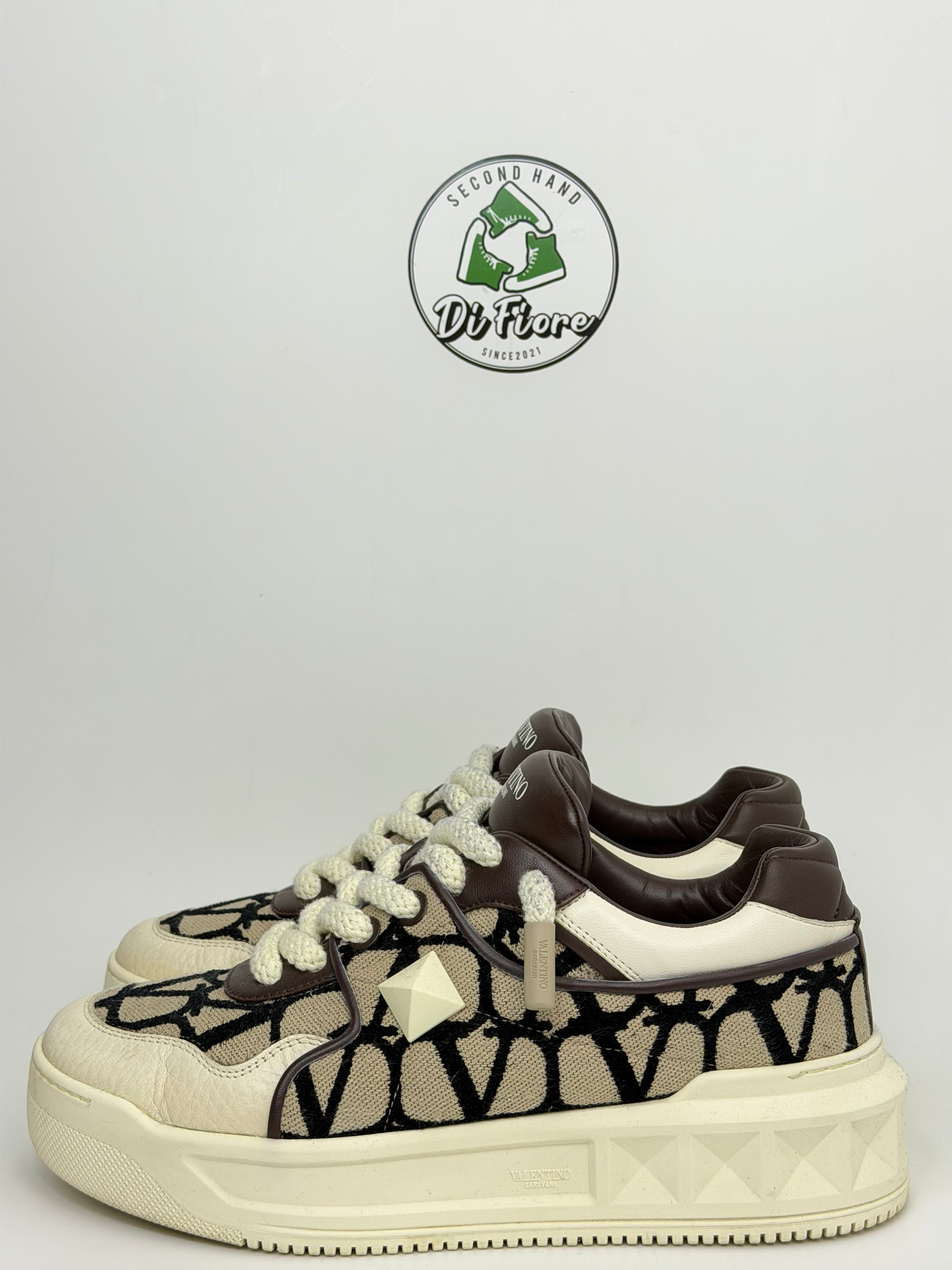 Valentino Size 42 beige marroni e nere