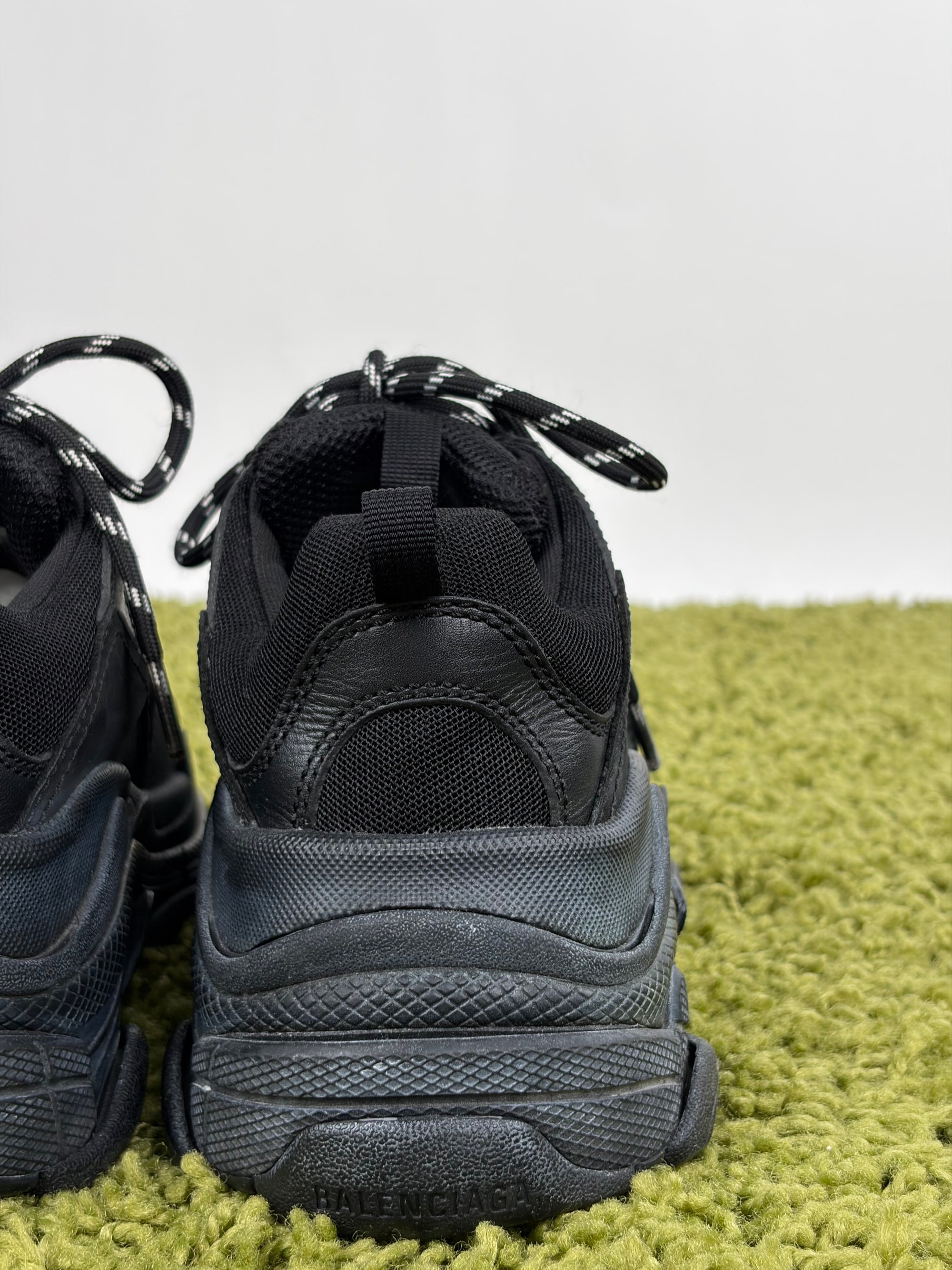 Balenciaga Triple S Size 38 nere effetto usato