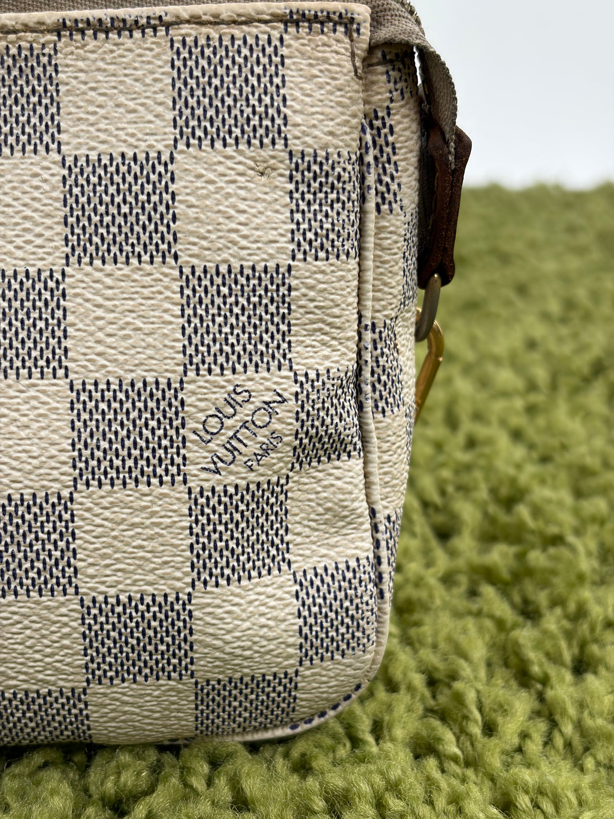 Pochette Accessories Louis Vuitton  in tela Damier Azur Bianca Monogram