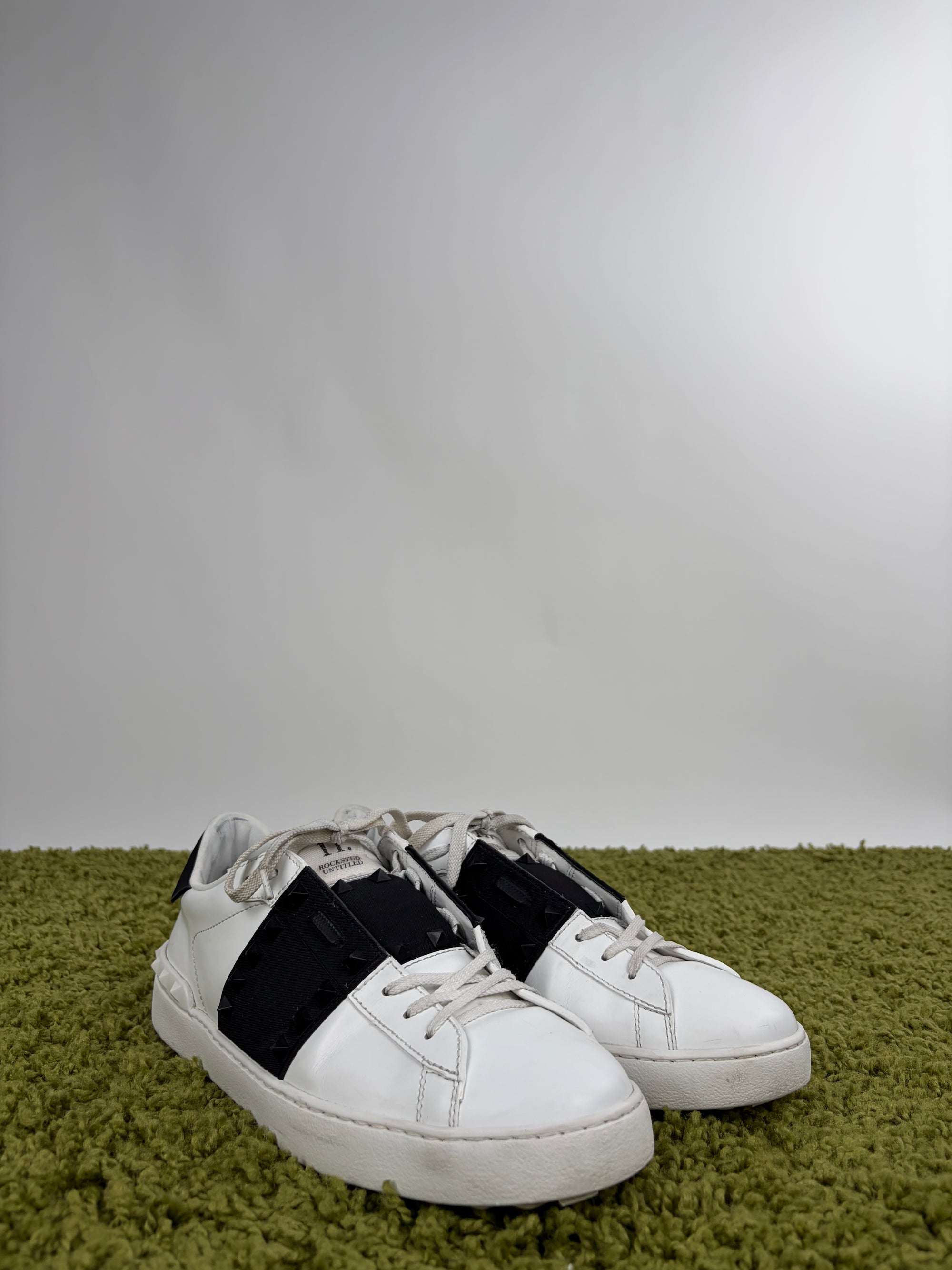 Valentino Rockstud Size 43 bianche e nere