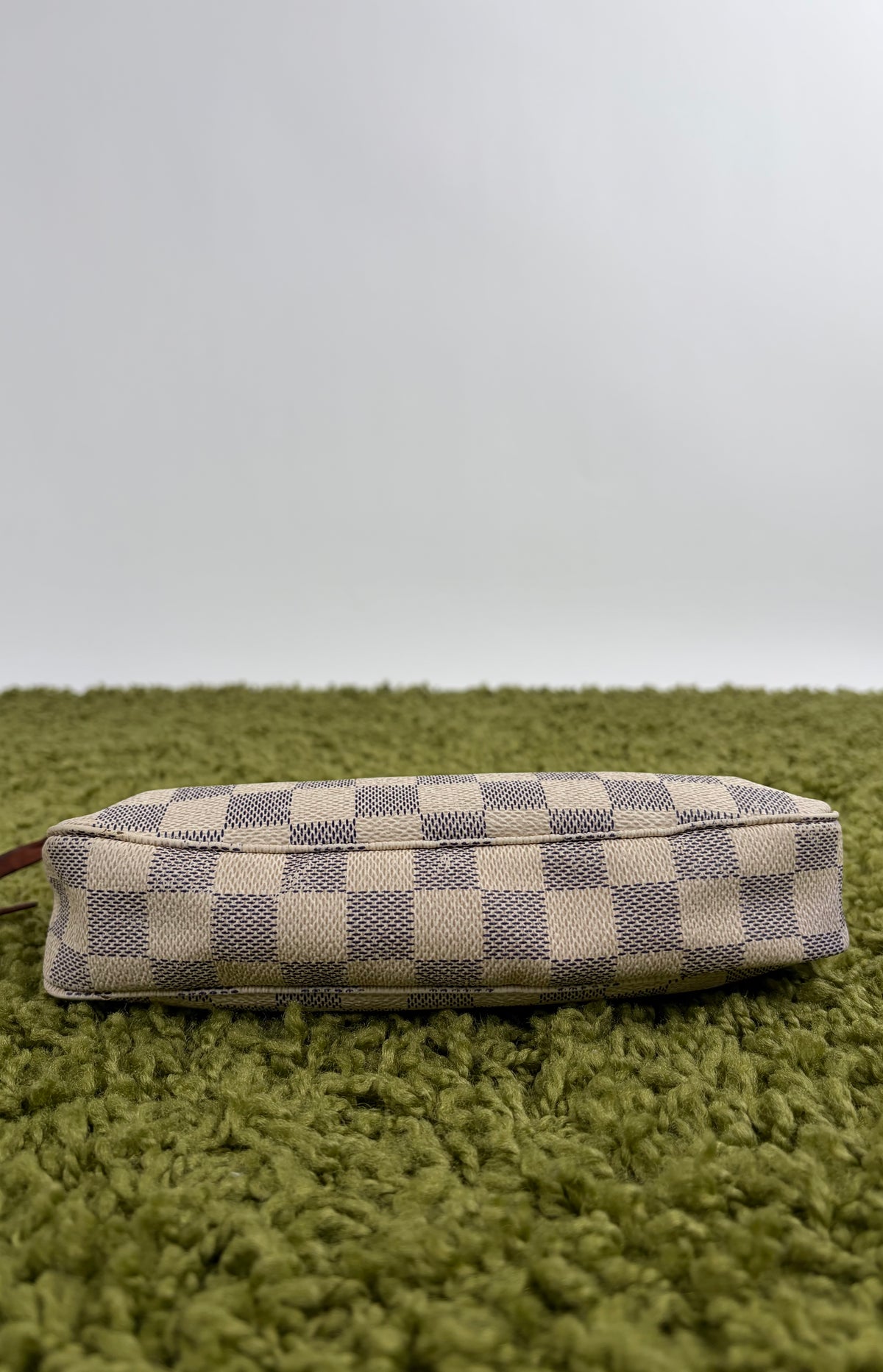 Pochette Accessories Louis Vuitton  in tela Damier Azur Bianca Monogram