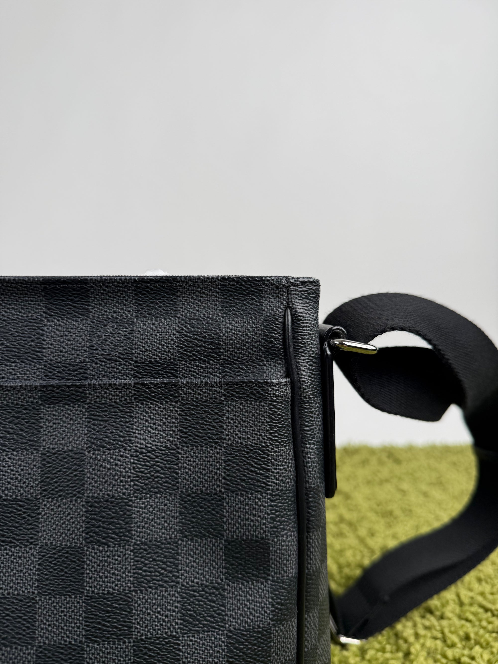 Borsello Messenger District Louis Vuitton Grigio