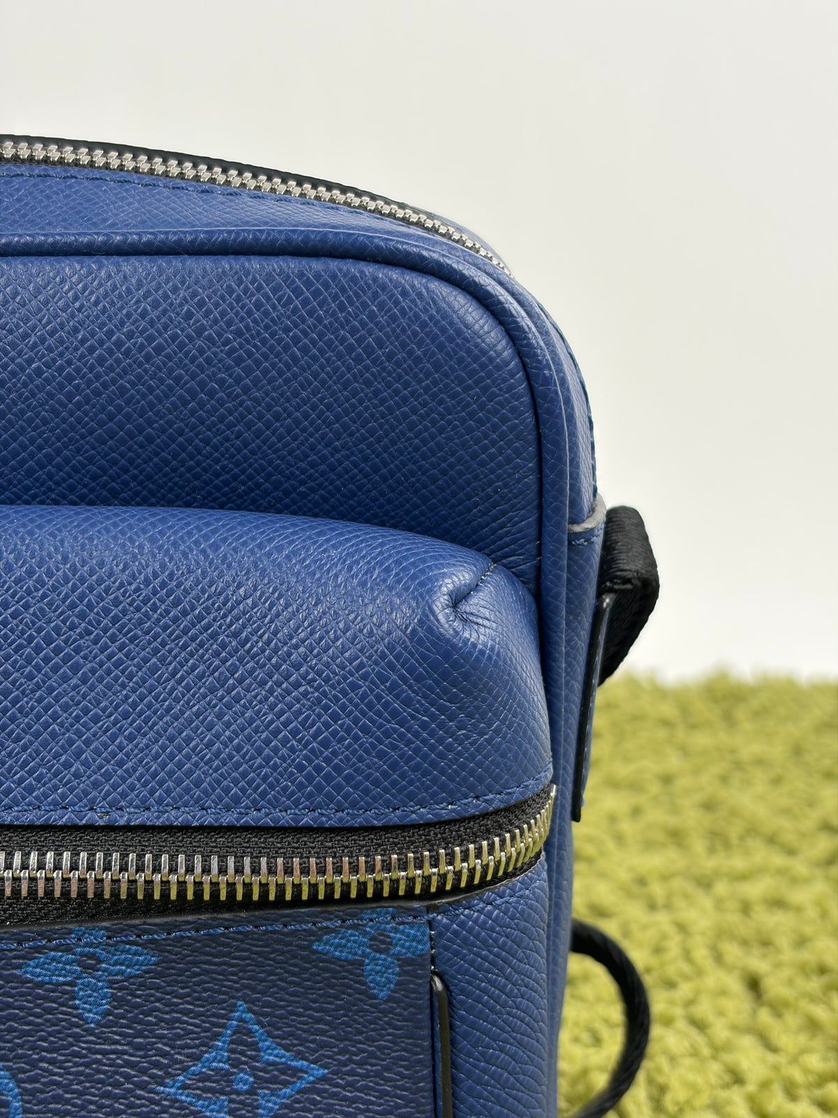 Borsa Louis Vuitton Outdoor Messenger Blu