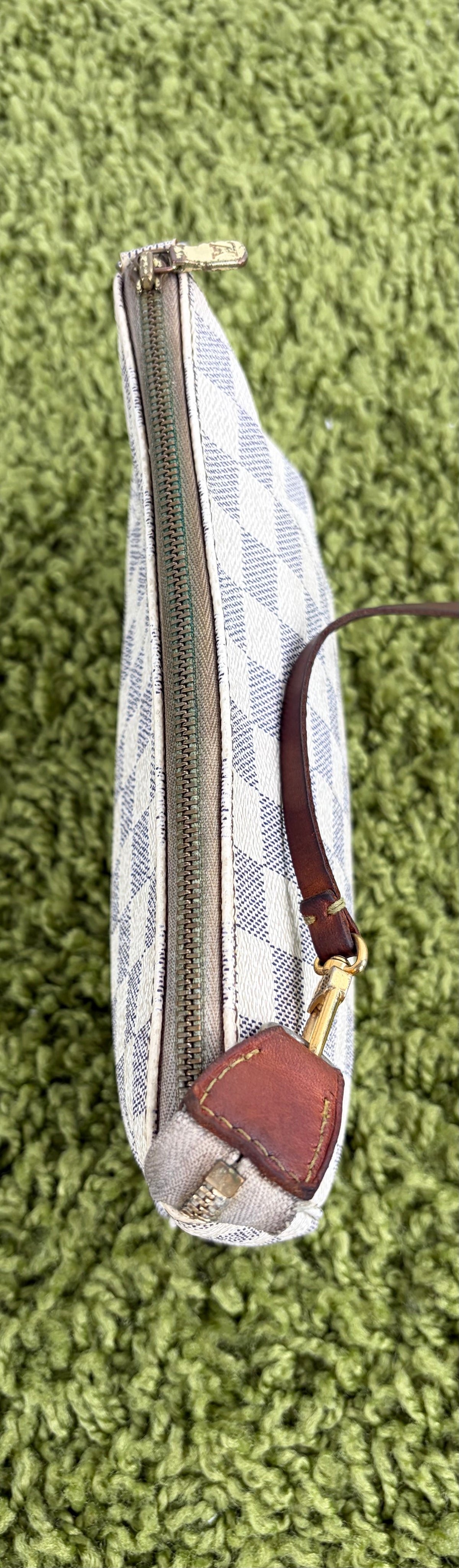 Pochette Accessories Louis Vuitton  in tela Damier Azur Bianca Monogram