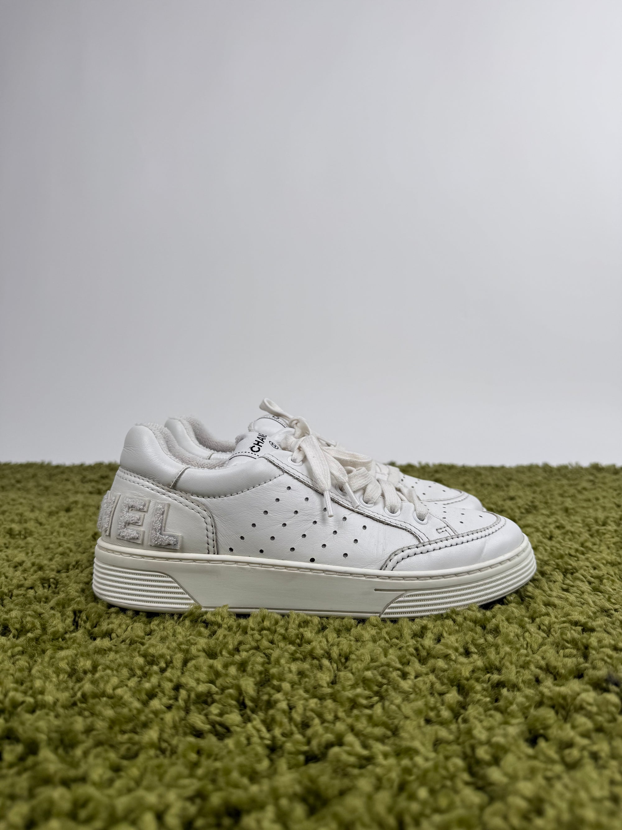 Chanel Low Sneaker 38.5