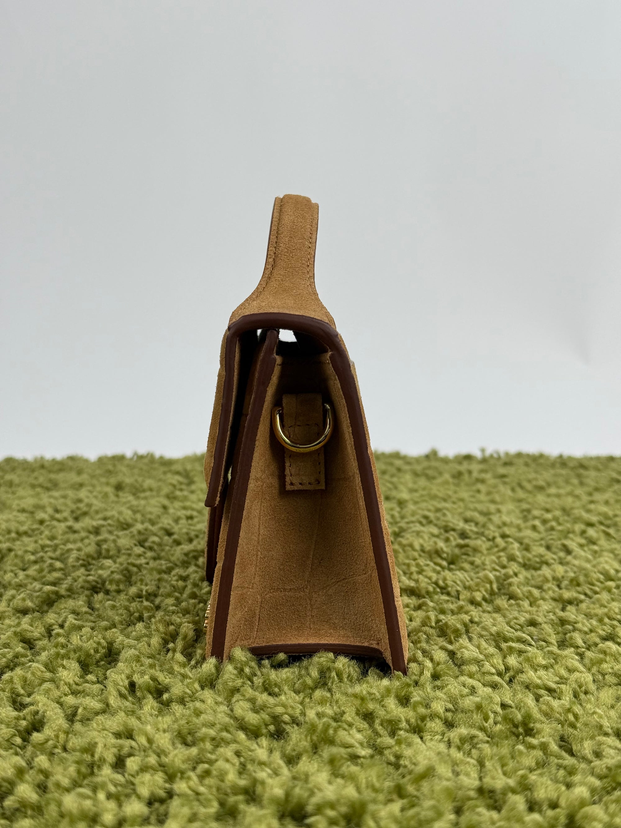 Jacquemus La Grande Bambino camoscio marrone con effetto Coccodrillo