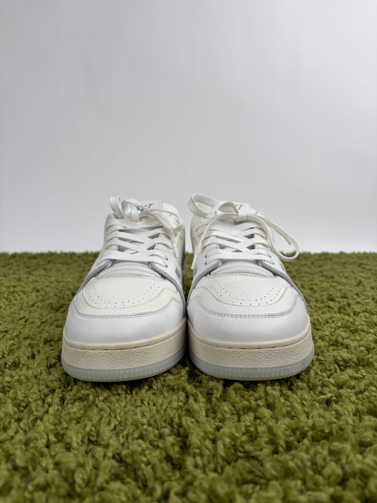 Louis Vuitton Trainer Bianca 9.5