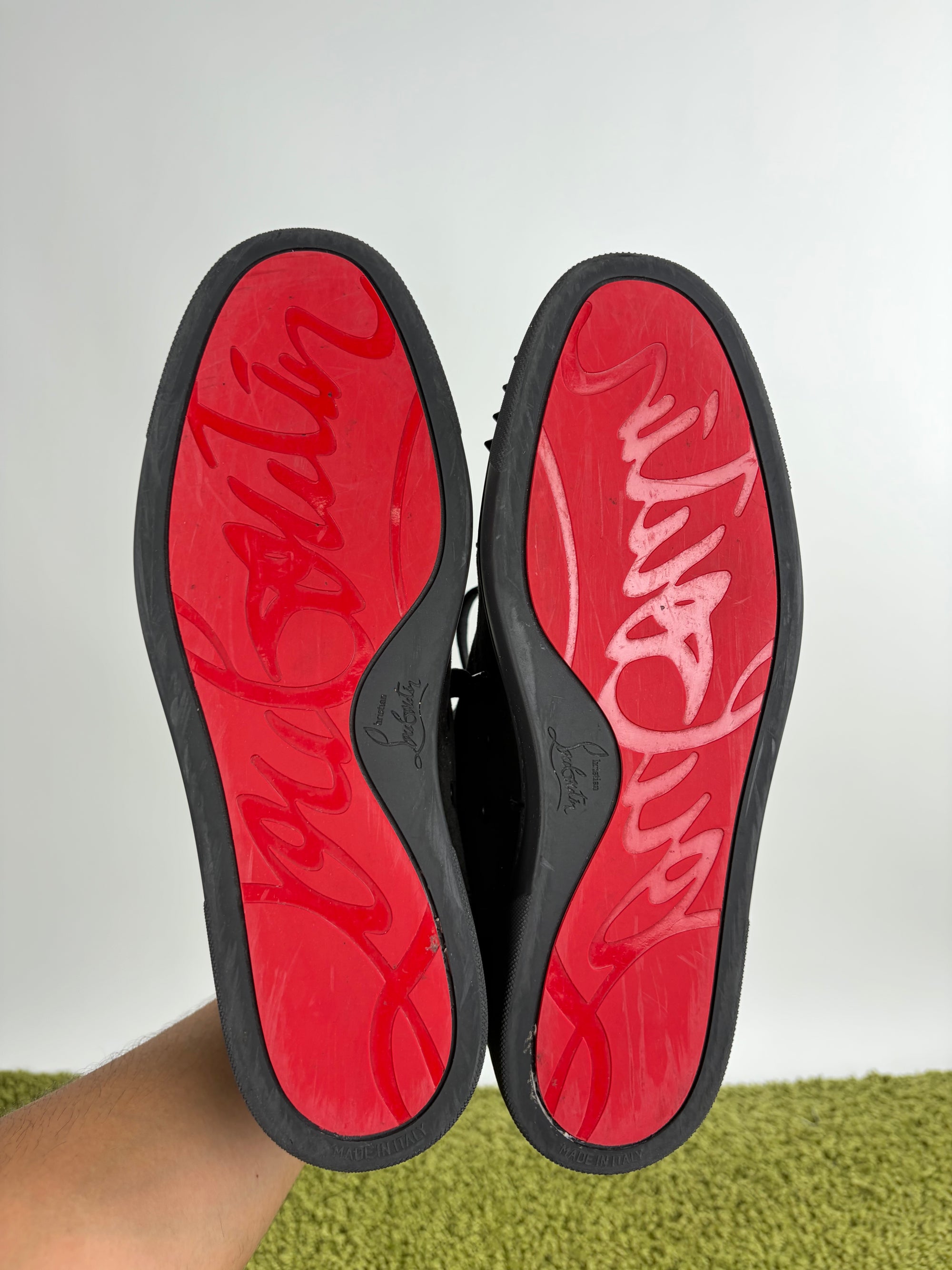 Louboutin Size 44 nere in camoscio