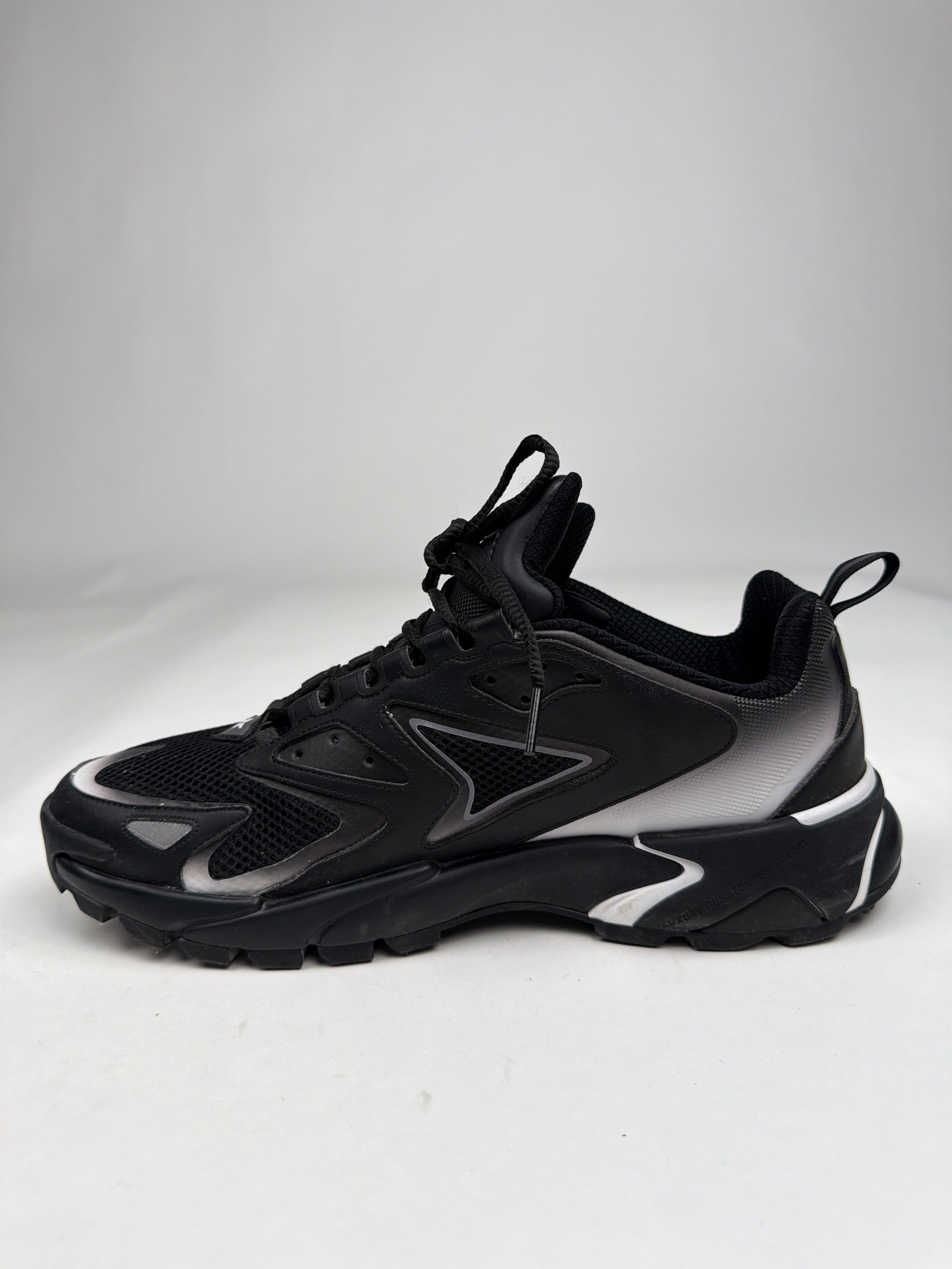 Louis Vuitton runner 10