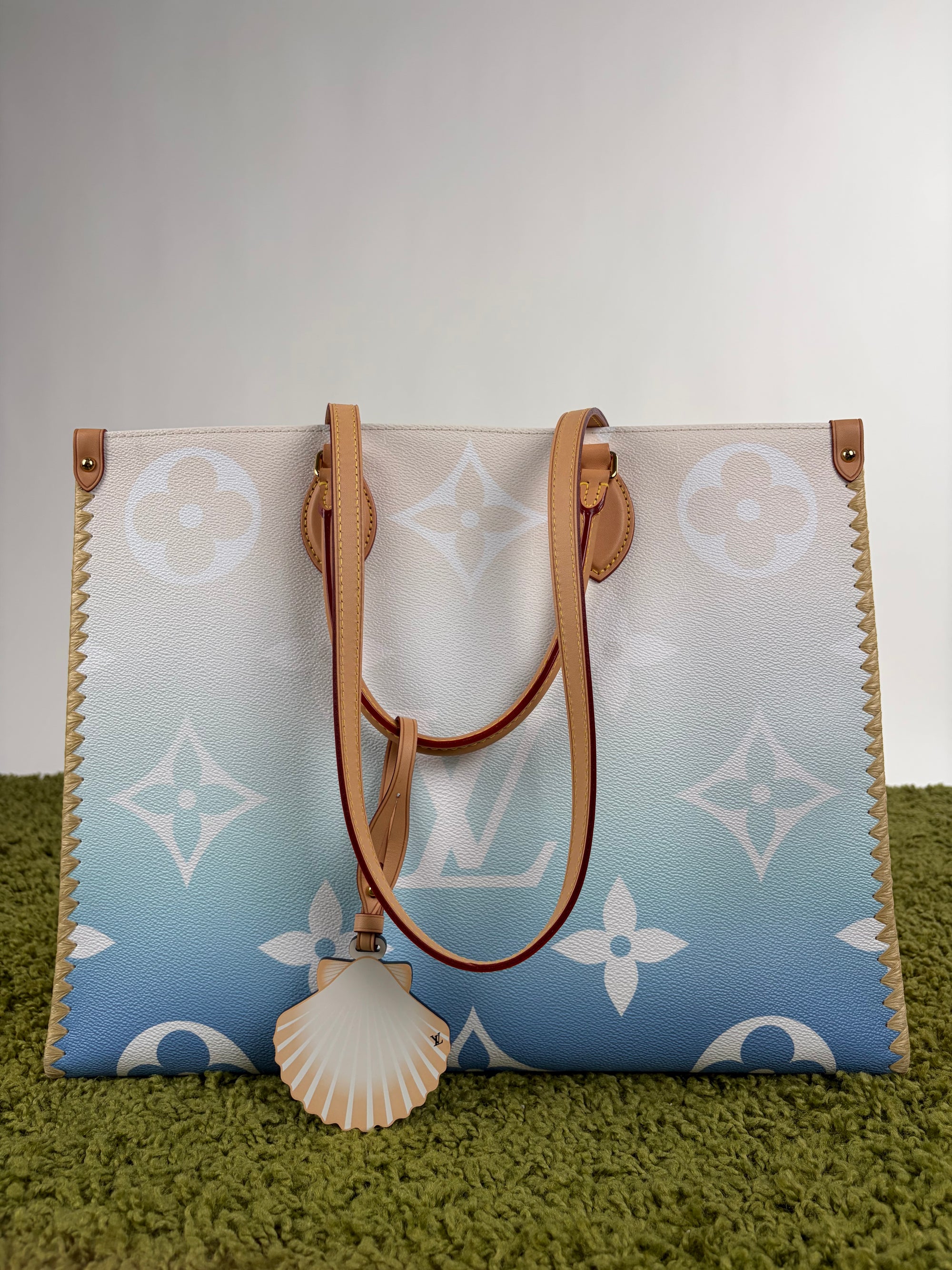 Borsa Louis Vuitton OnTheGo azzurra bianca e gialla