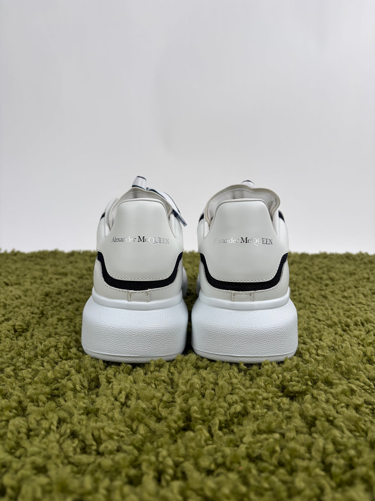 Alexander McQueen Sneakers 39