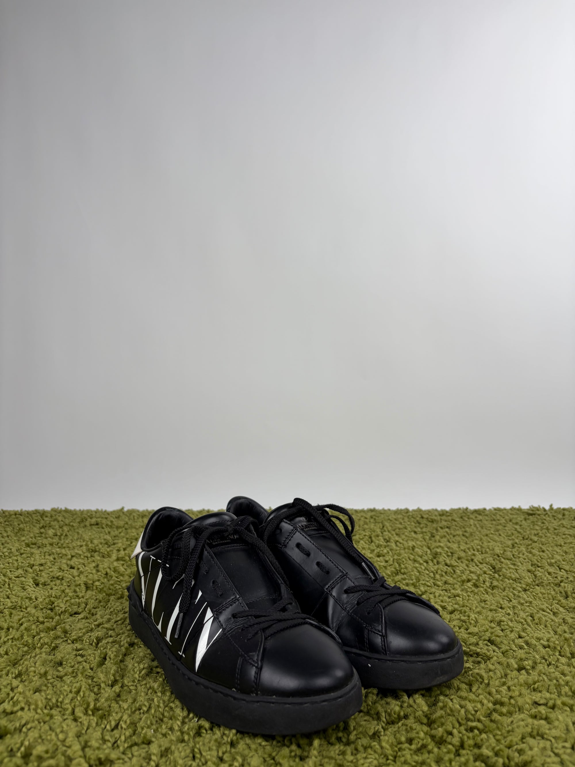 Valentino Rockstud Size 41 nere e bianche