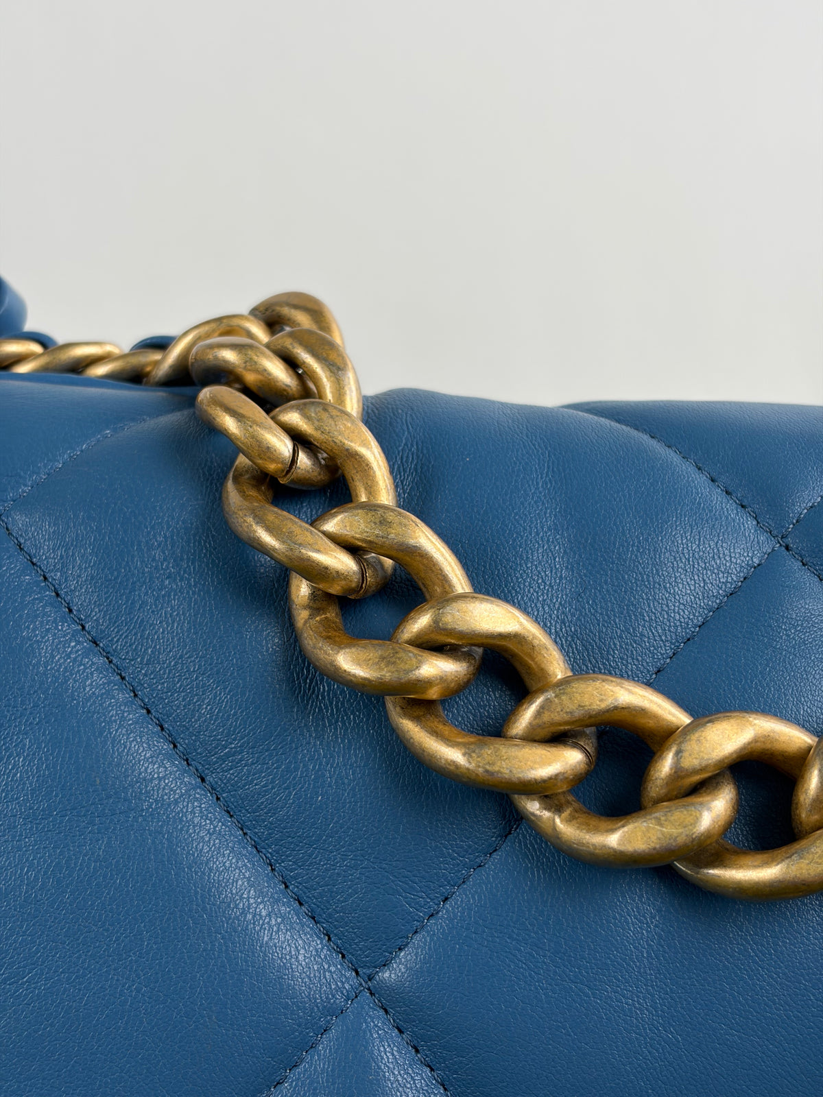 Borsa Chanel 19 Trapuntata in Pelle Azzurra
