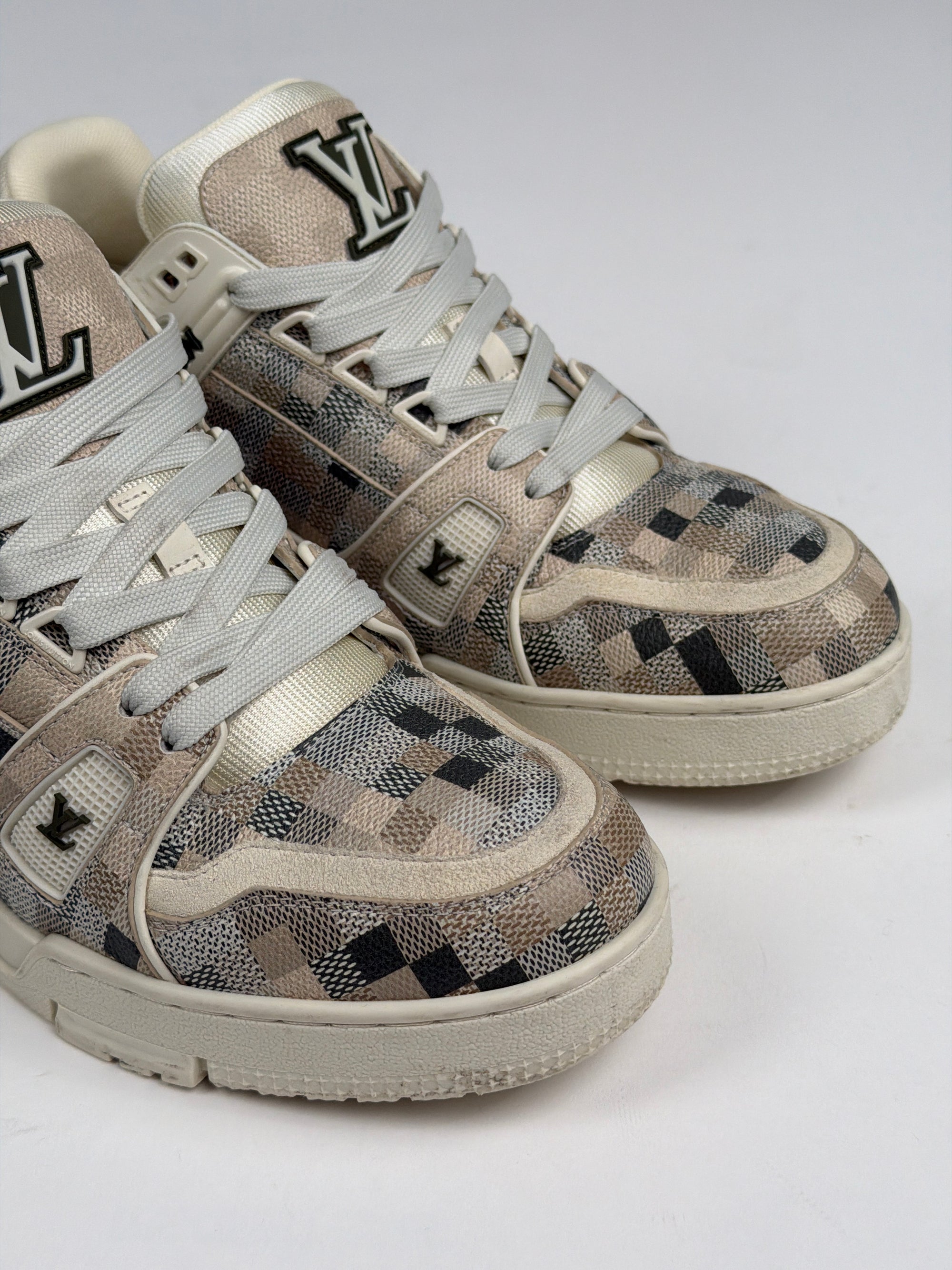 Louis Vuitton trainer Size 6=40 veste 41