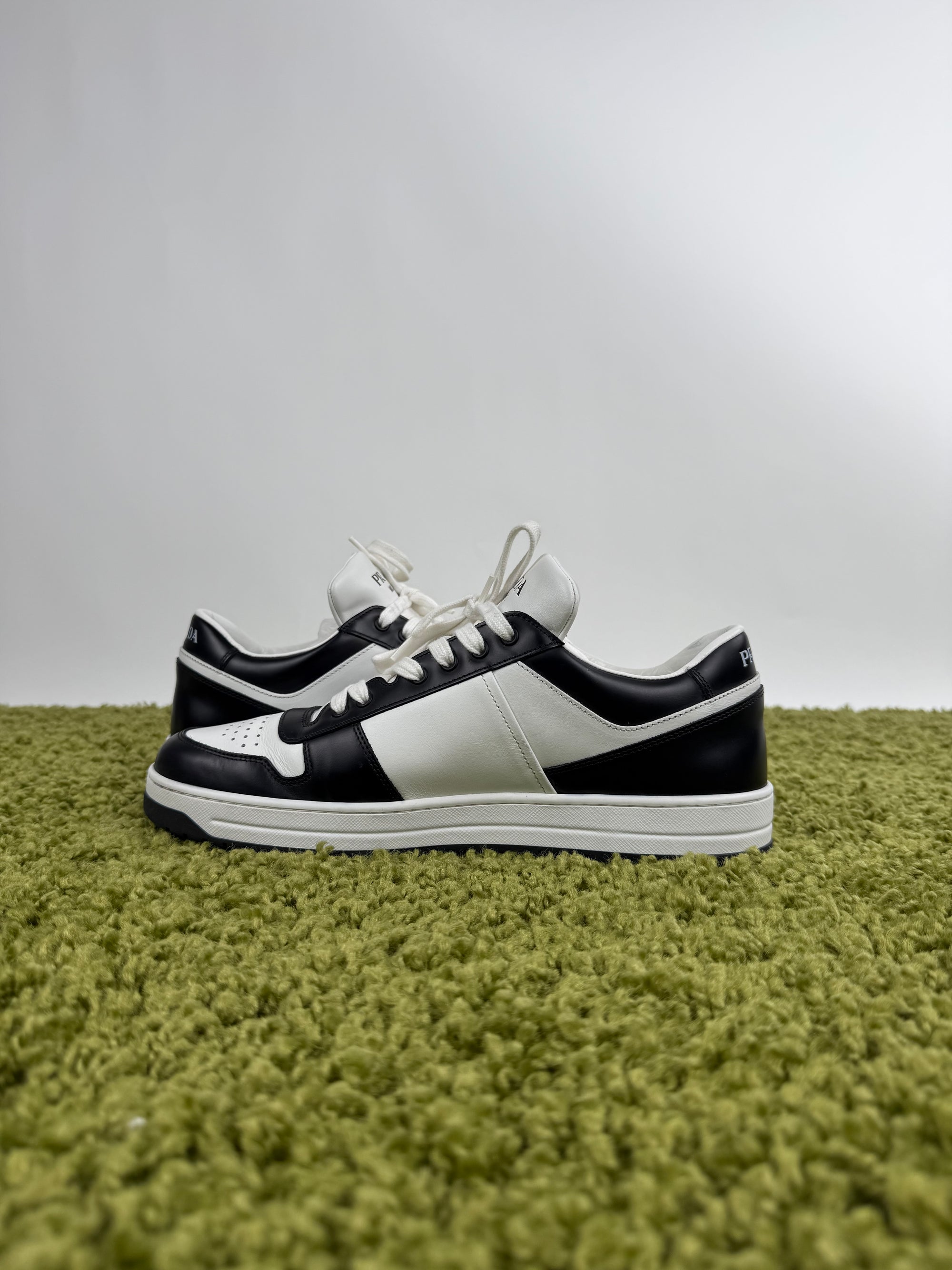 Prada Low sneaker in pelle 43
